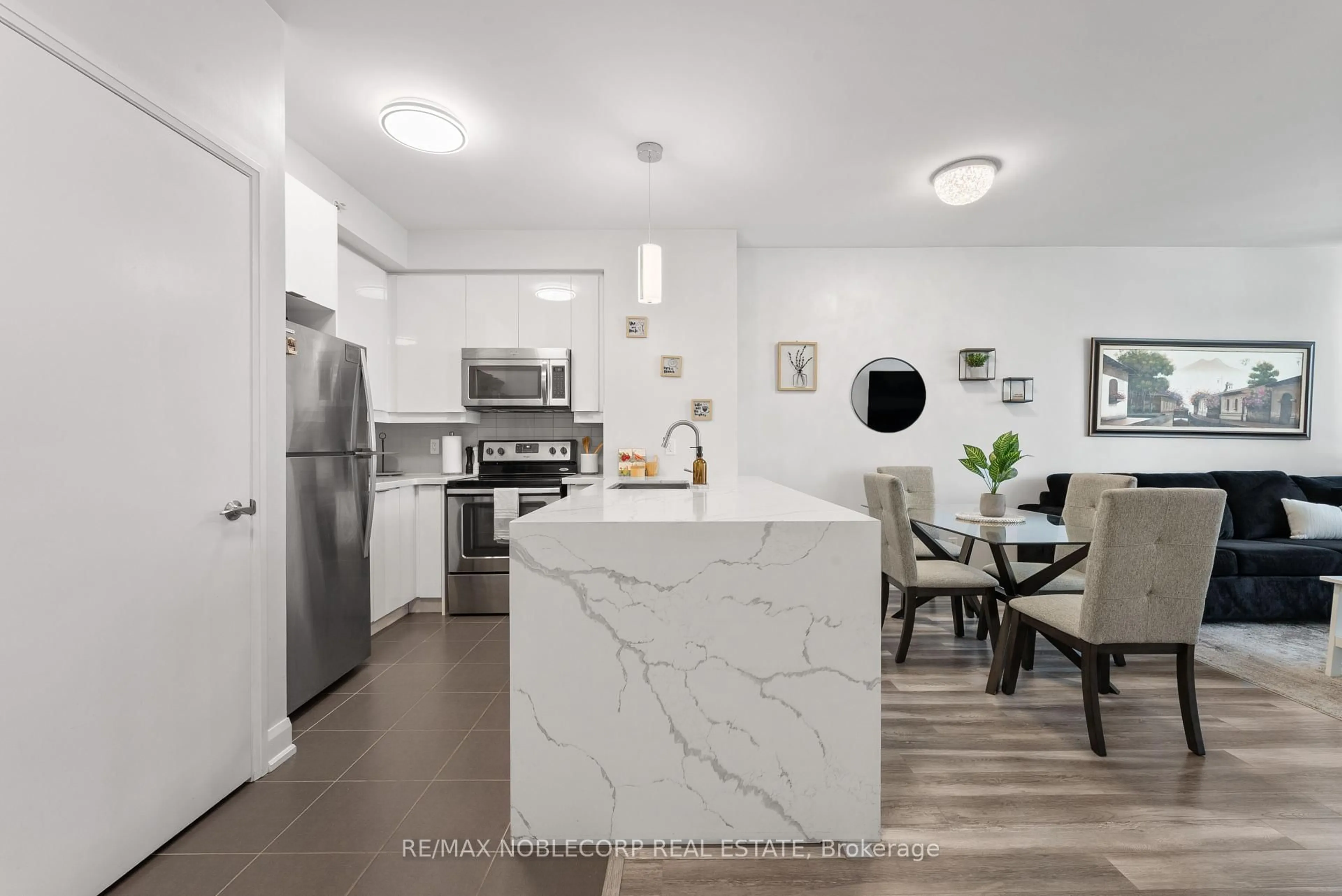 Open concept kitchen, unknown for 2910 Highway 7 #1007, Vaughan Ontario L4K 0H8