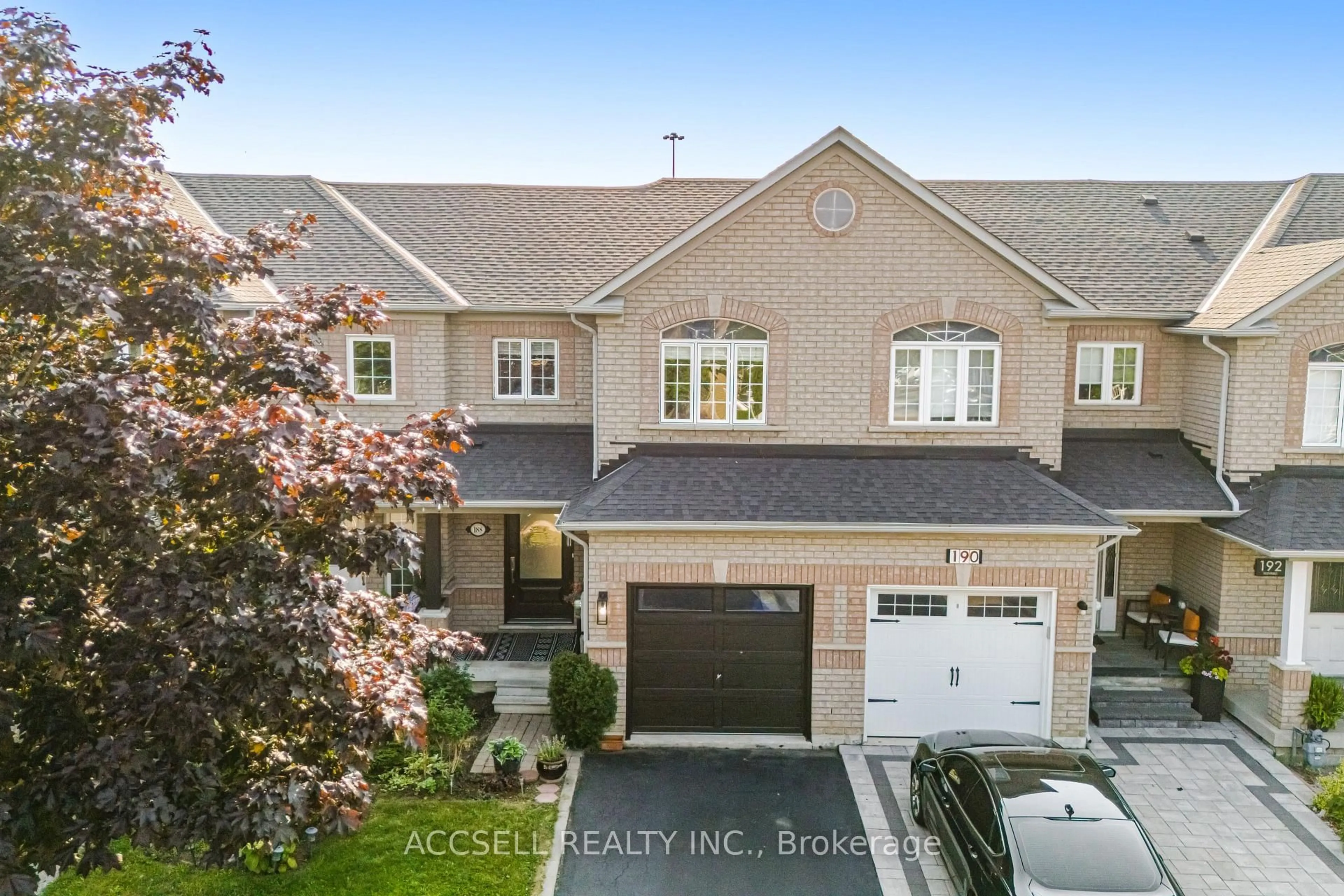 A pic from outside/outdoor area/front of a property/back of a property/a pic from drone, street for 188 Deepsprings Cres, Vaughan Ontario L6A 3L3