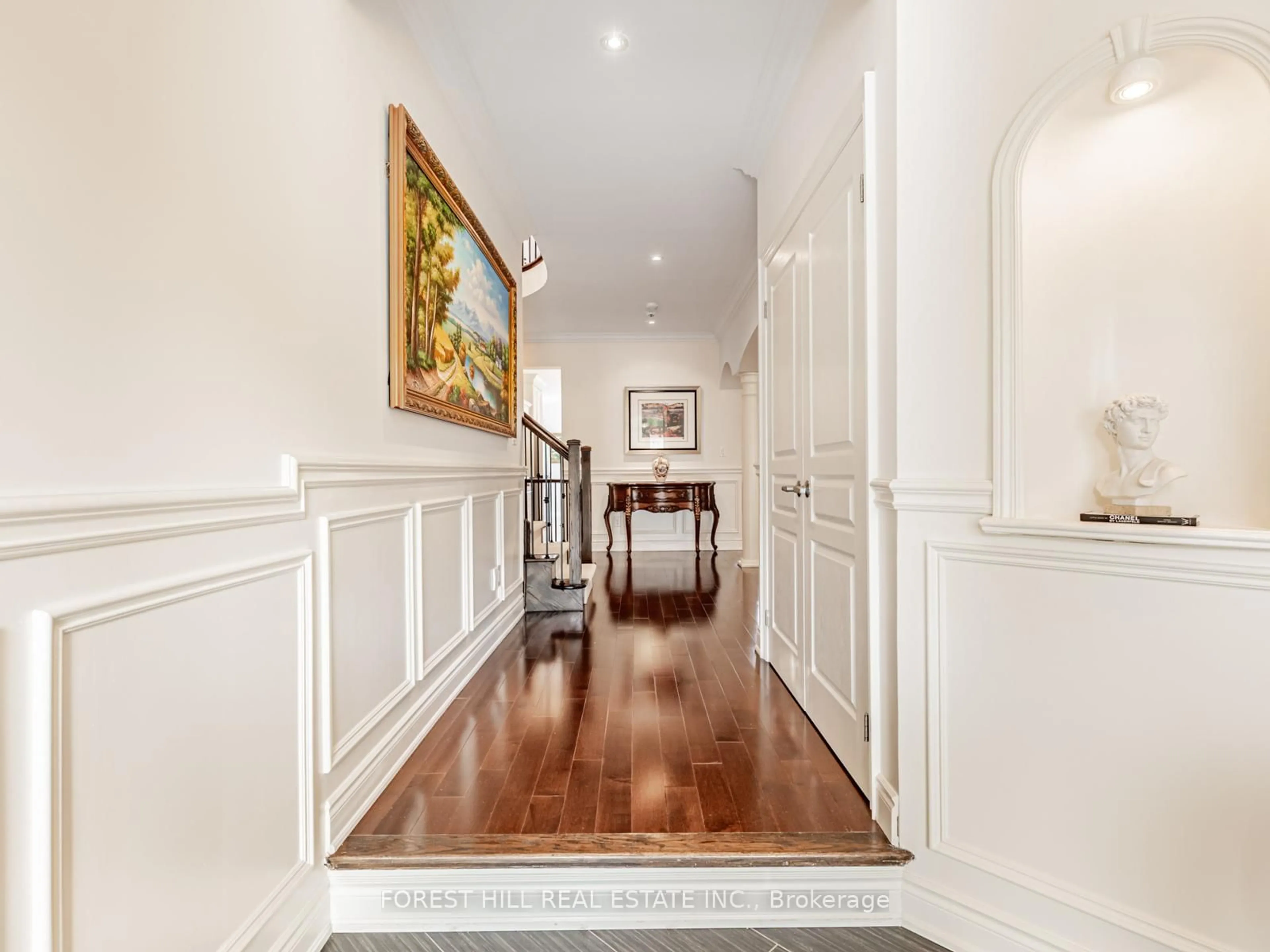 Indoor foyer for 8 Sachet Dr, Richmond Hill Ontario L4E 4S1