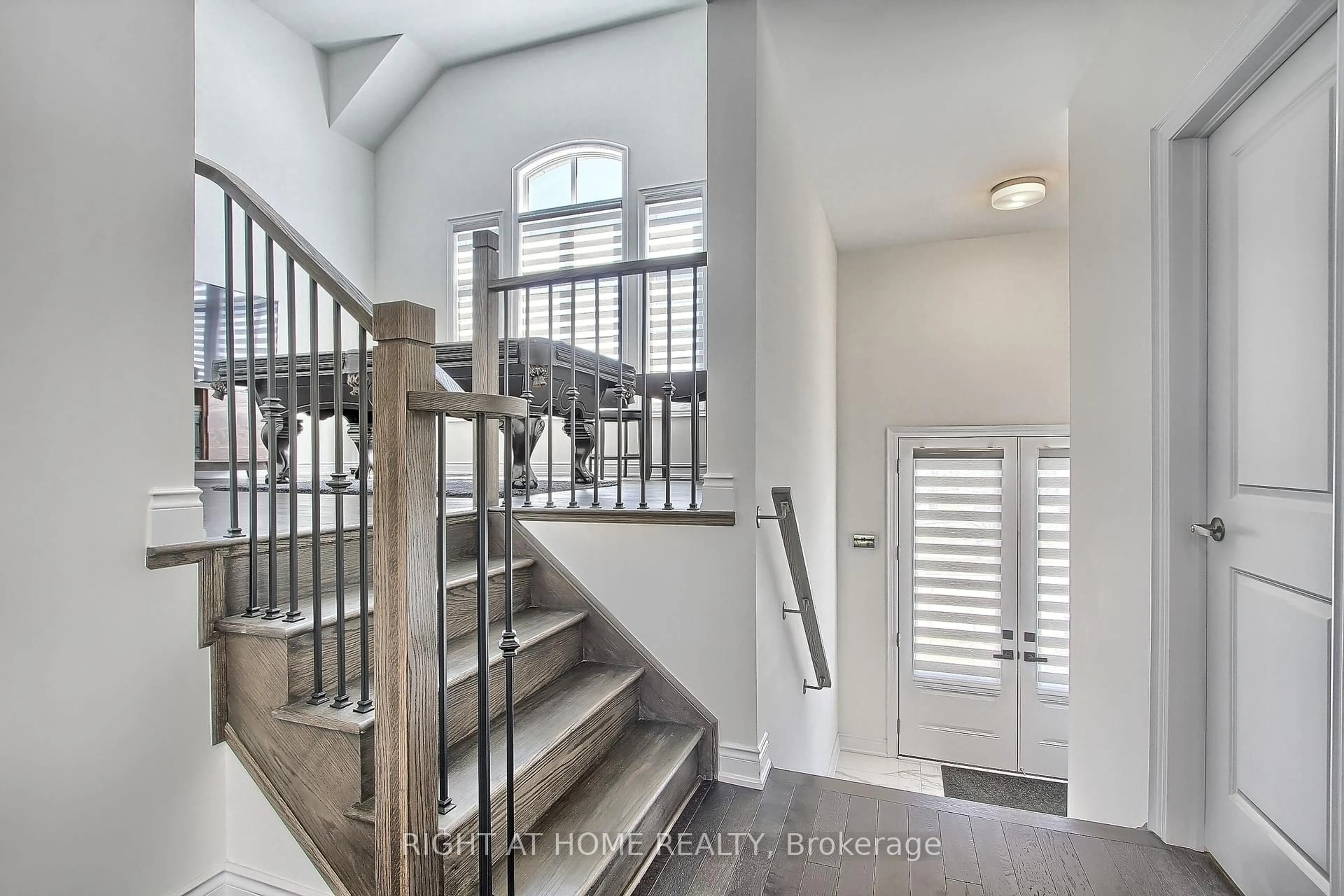 Stairs for 1362 Blackmore St, Innisfil Ontario L9S 0P2