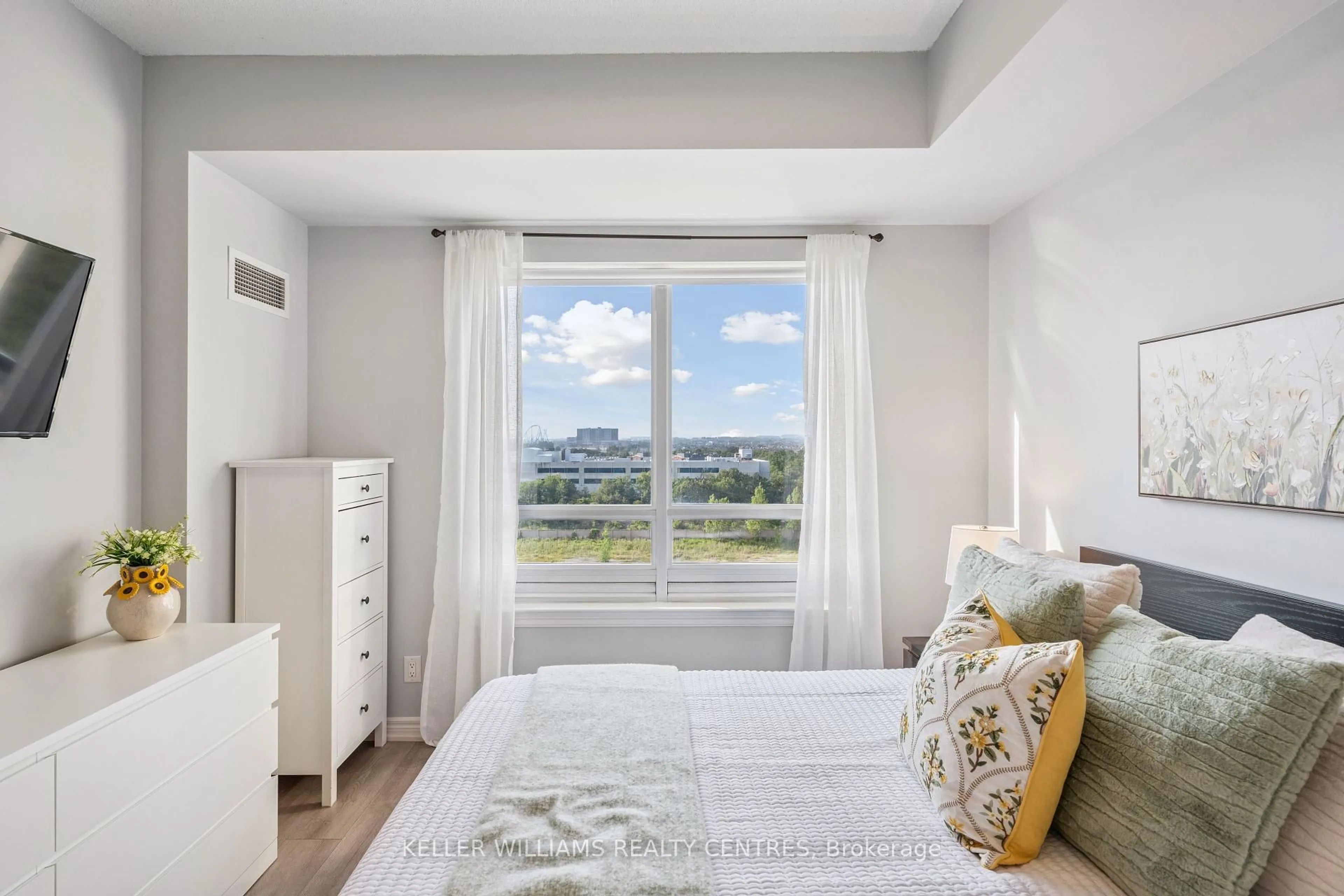 Bedroom with bed, unknown for 9245 Jane St #902, Vaughan Ontario L6A 0J9