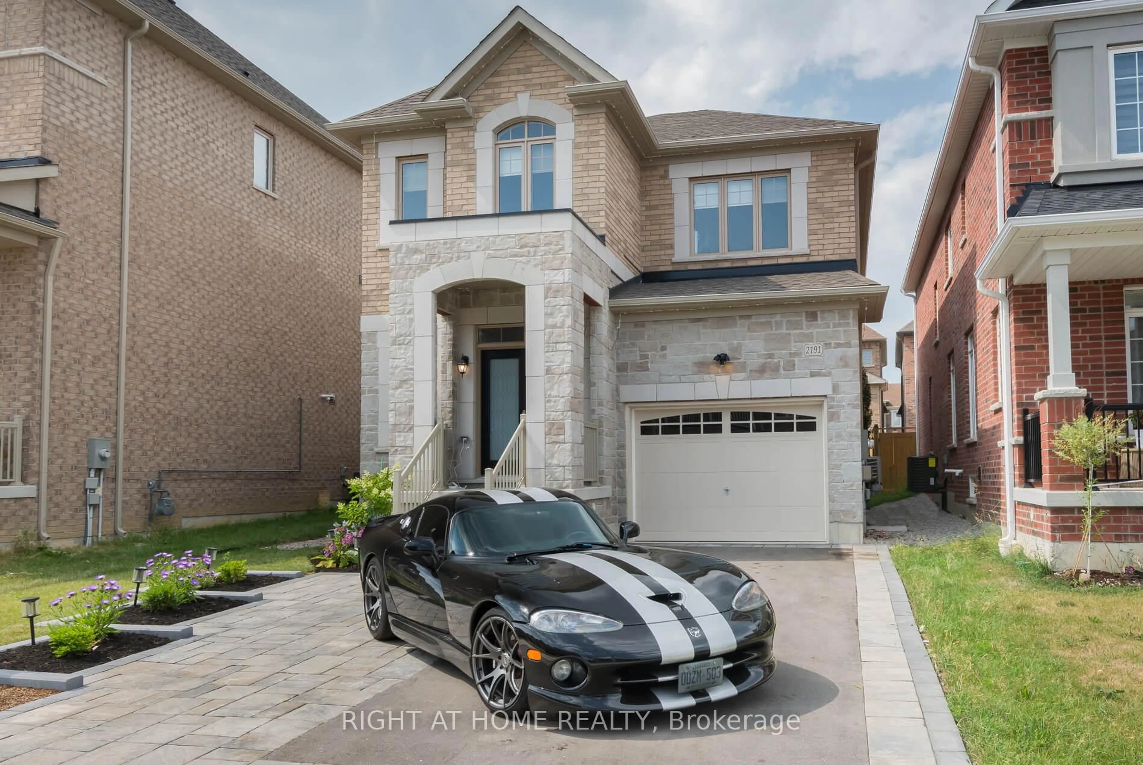 Home with brick exterior material, street for 2191 Grainger Loop, Innisfil Ontario L9S 0N1