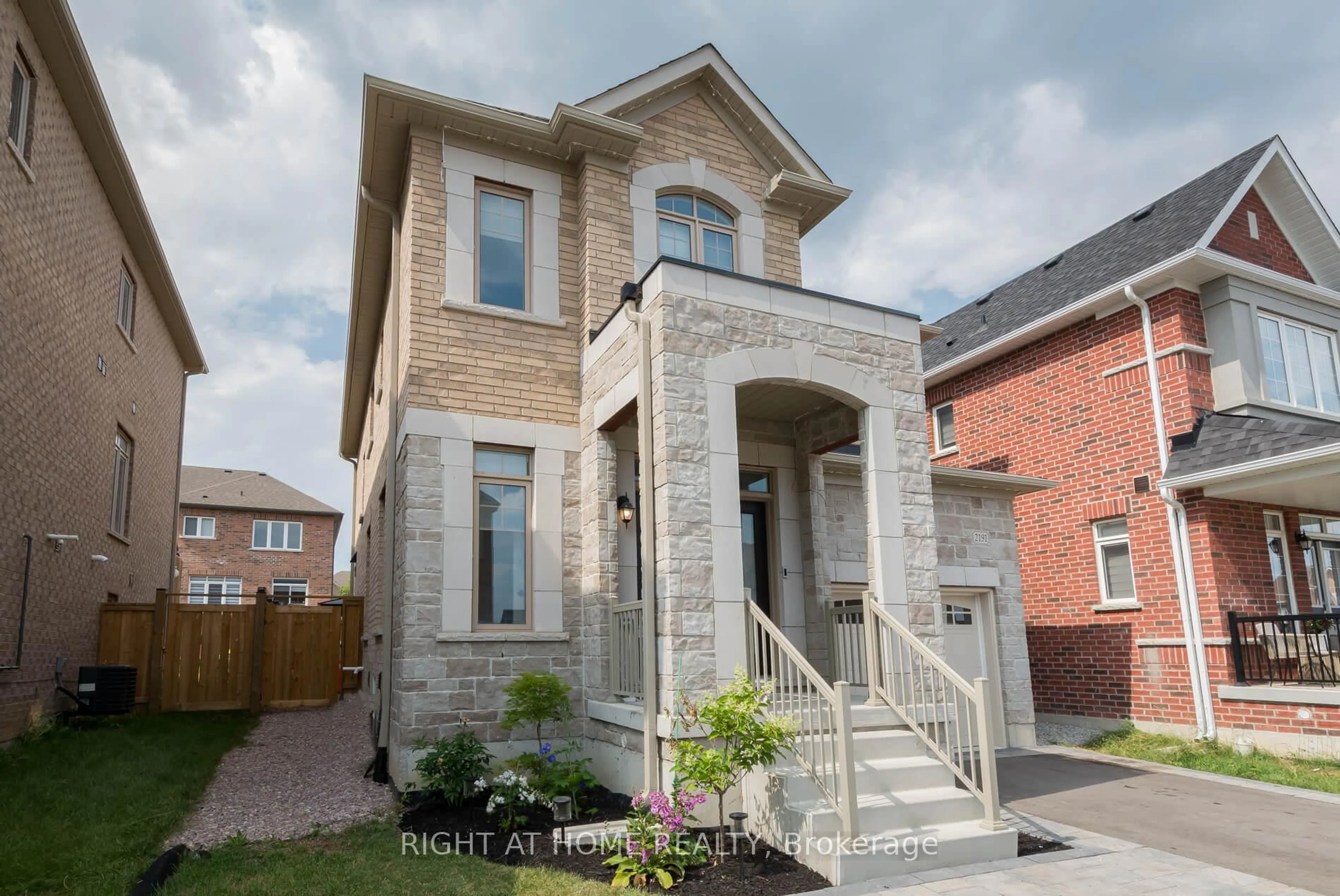 Home with brick exterior material, street for 2191 Grainger Loop, Innisfil Ontario L9S 0N1