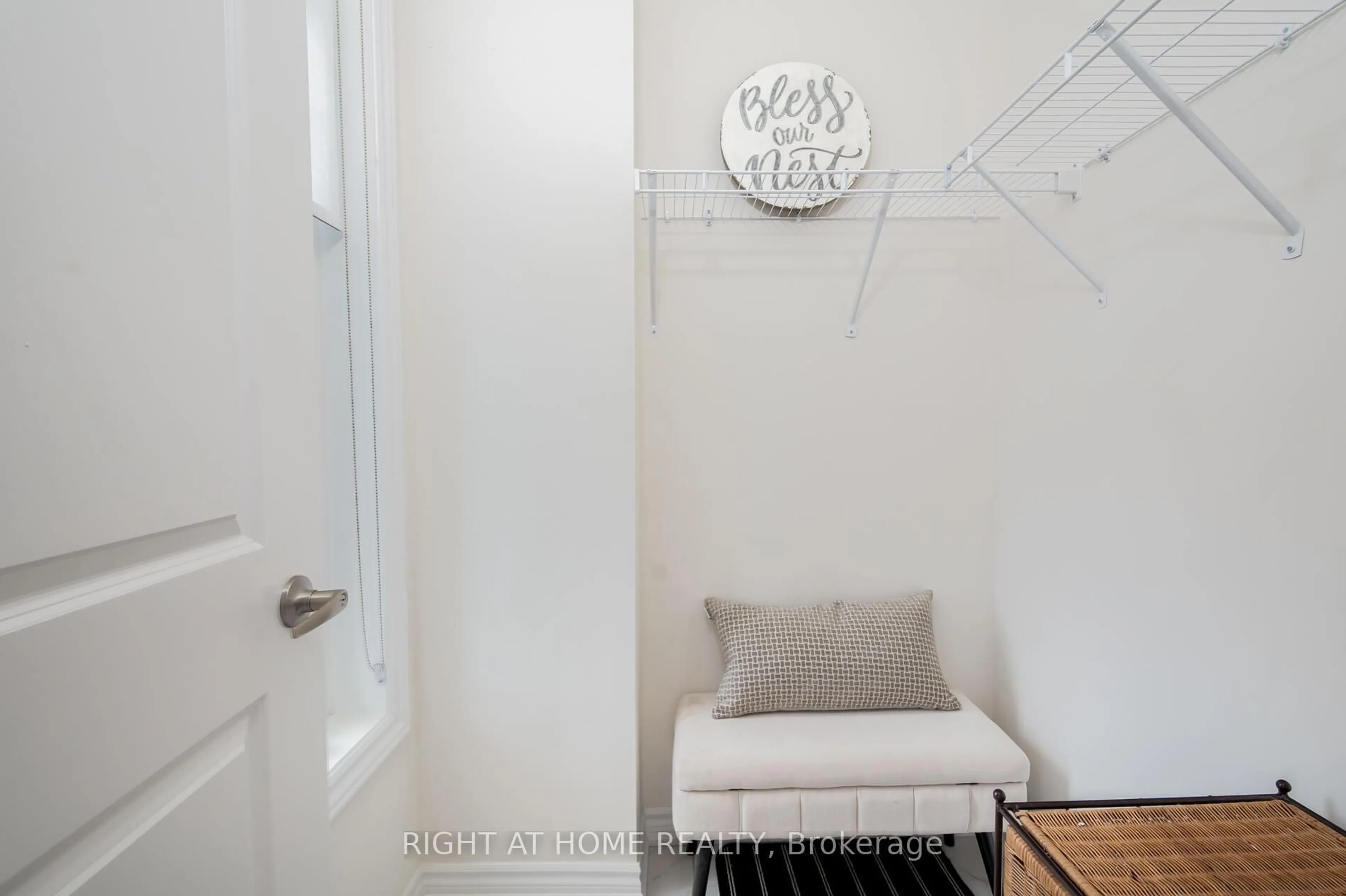 Indoor entryway for 2191 Grainger Loop, Innisfil Ontario L9S 0N1