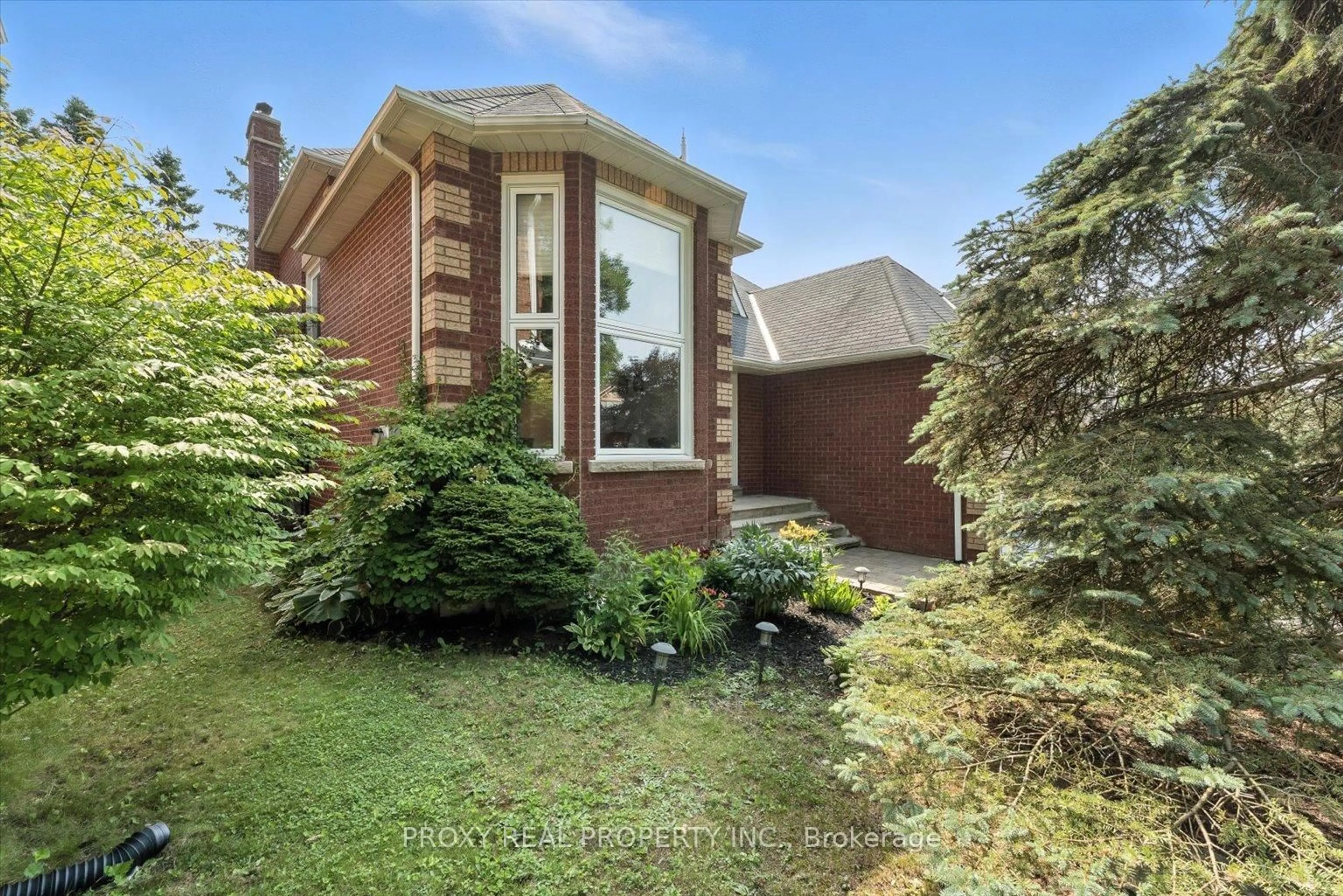 Home with brick exterior material, street for 62 Sisman Ave, Aurora Ontario L4G 6S2