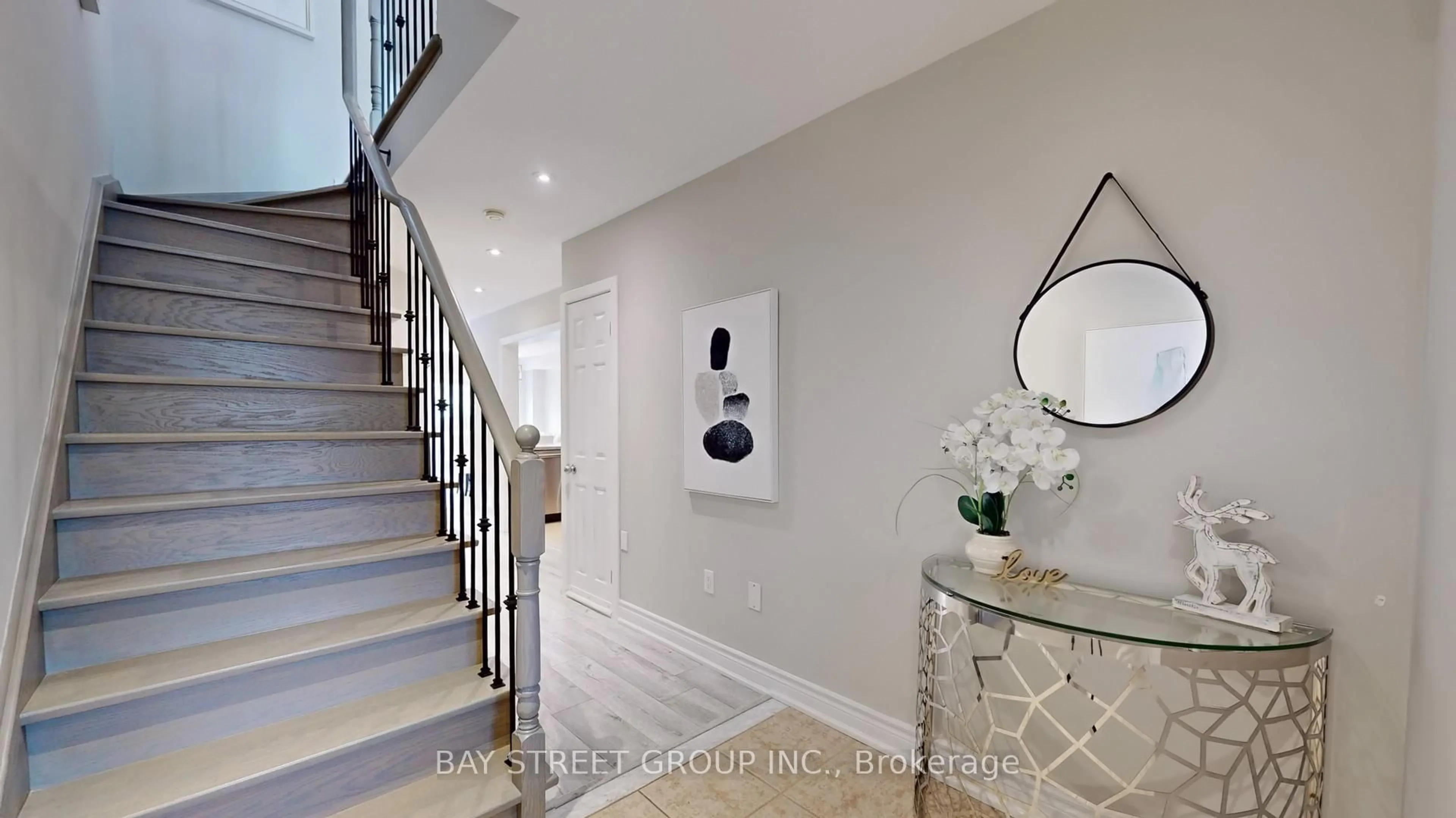 Indoor entryway for 151 Amulet Cres, Richmond Hill Ontario L4S 2T5