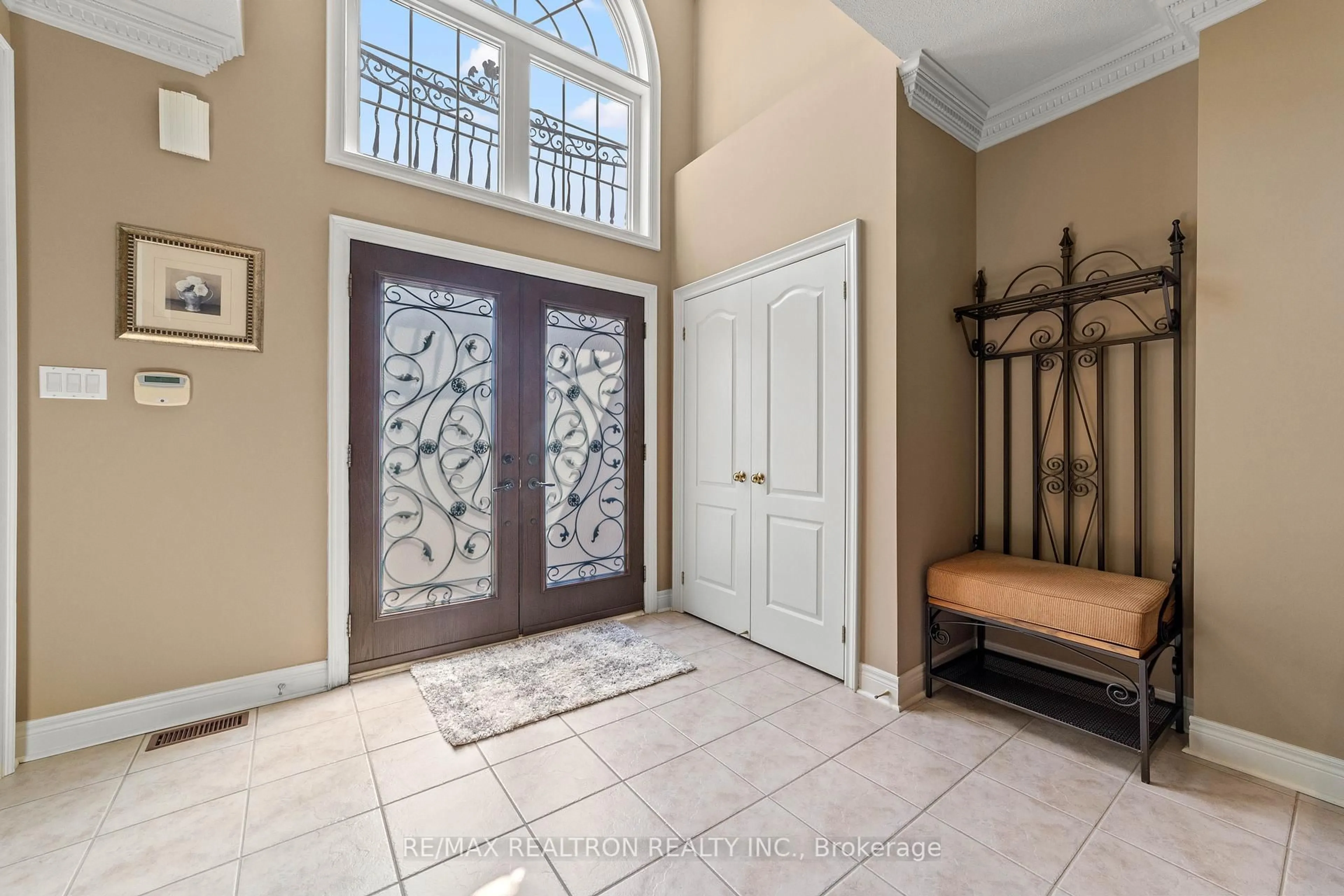 Indoor entryway for 86 Novaview Cres, Vaughan Ontario L4L 9L7