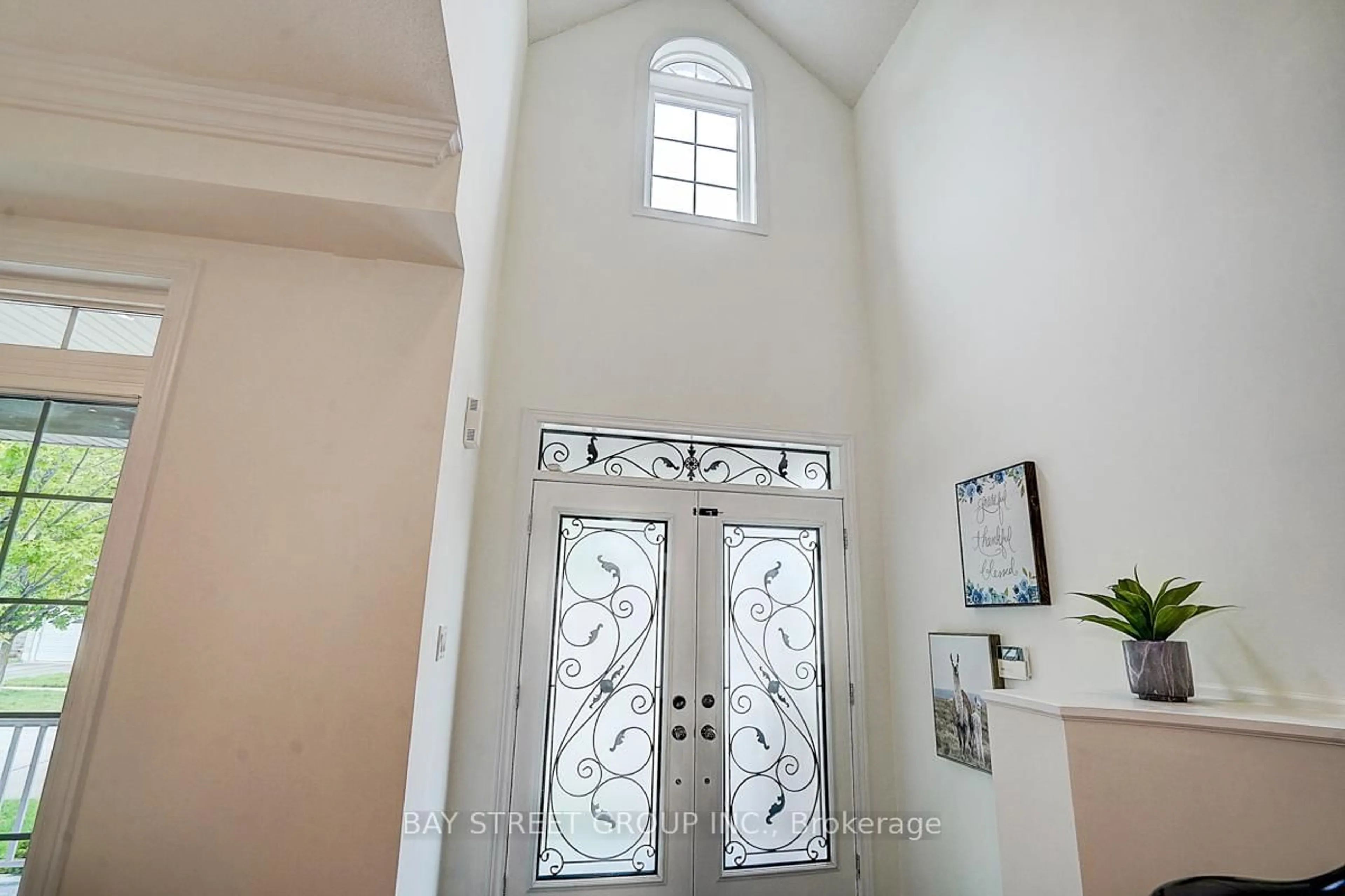 Indoor entryway for 94 Castleview Cres, Markham Ontario L6C 3C4