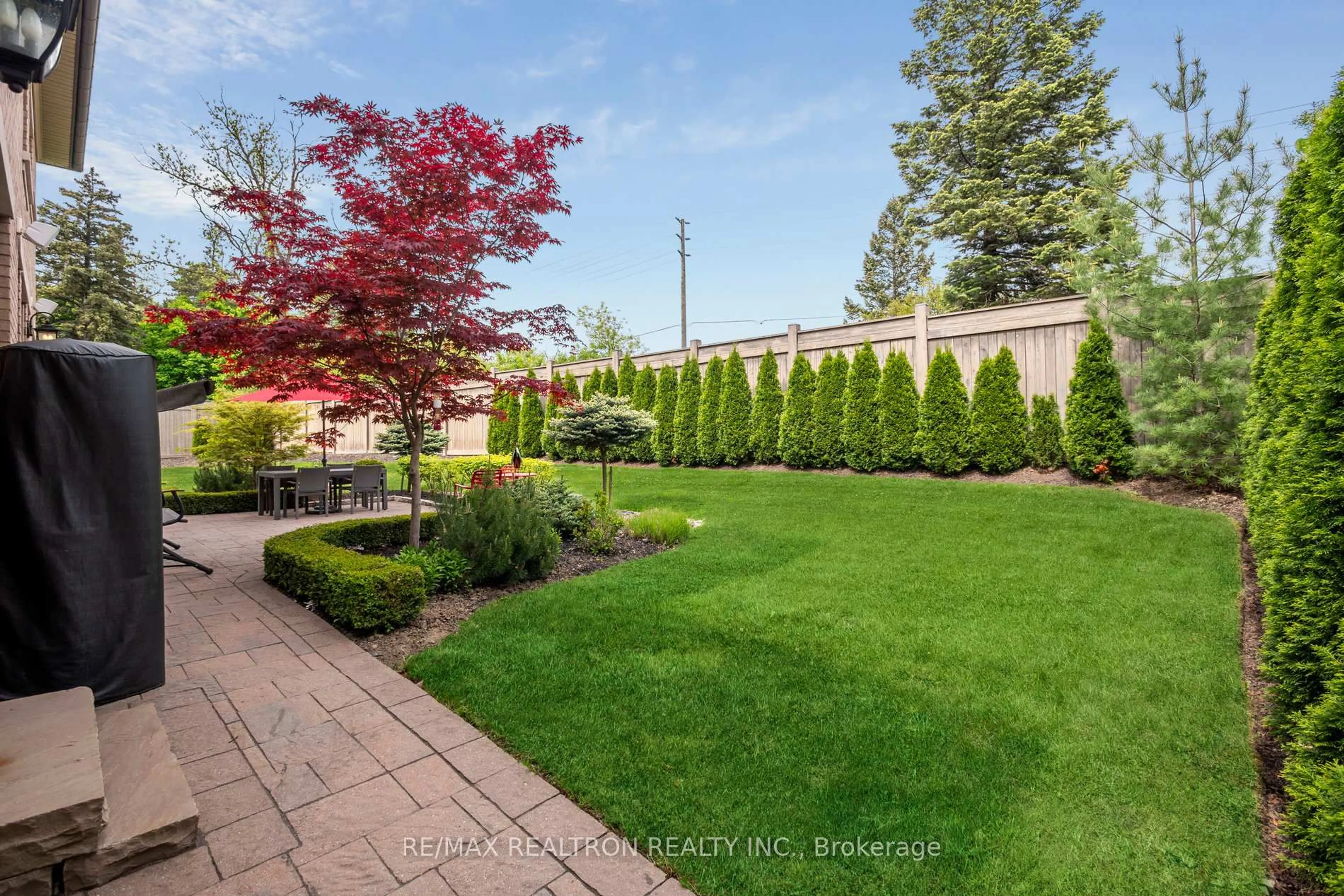 Patio, street for 141 Annsleywood Crt, Vaughan Ontario L4H 4G6