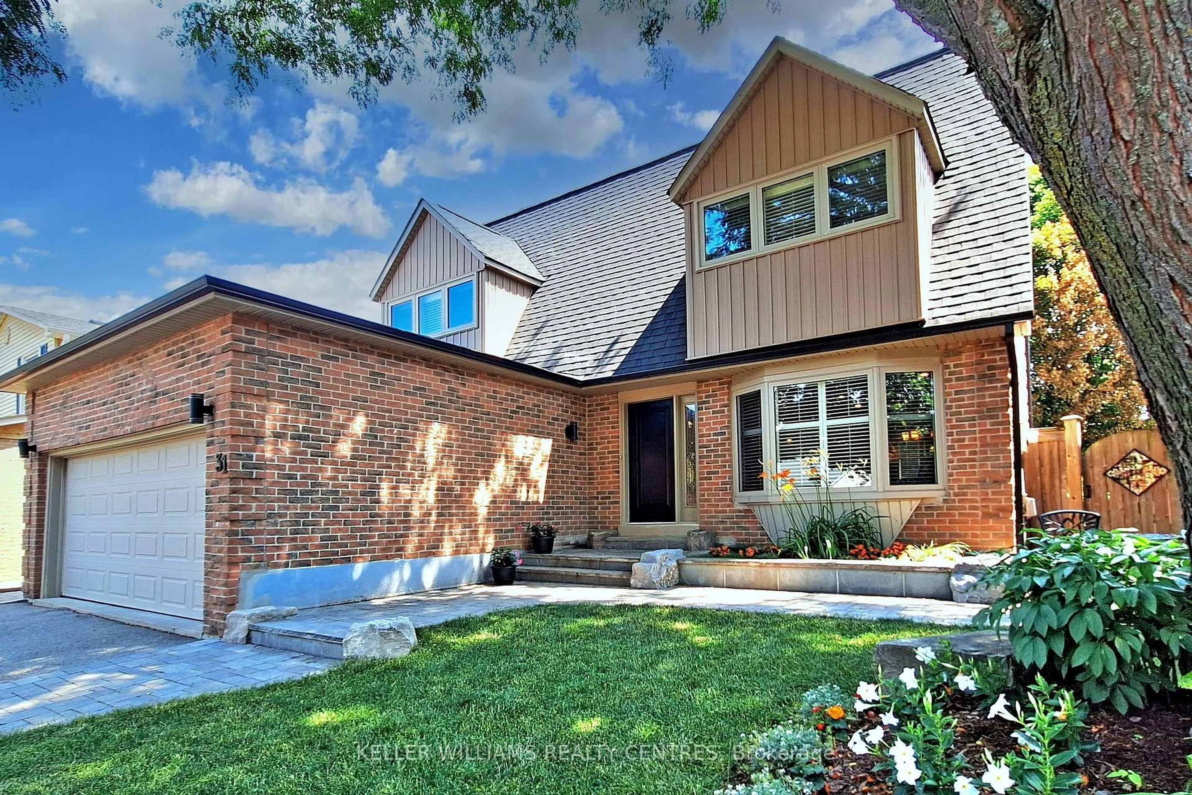 Home with brick exterior material, street for 31 Avondale Cres, Aurora Ontario L4G 3P7