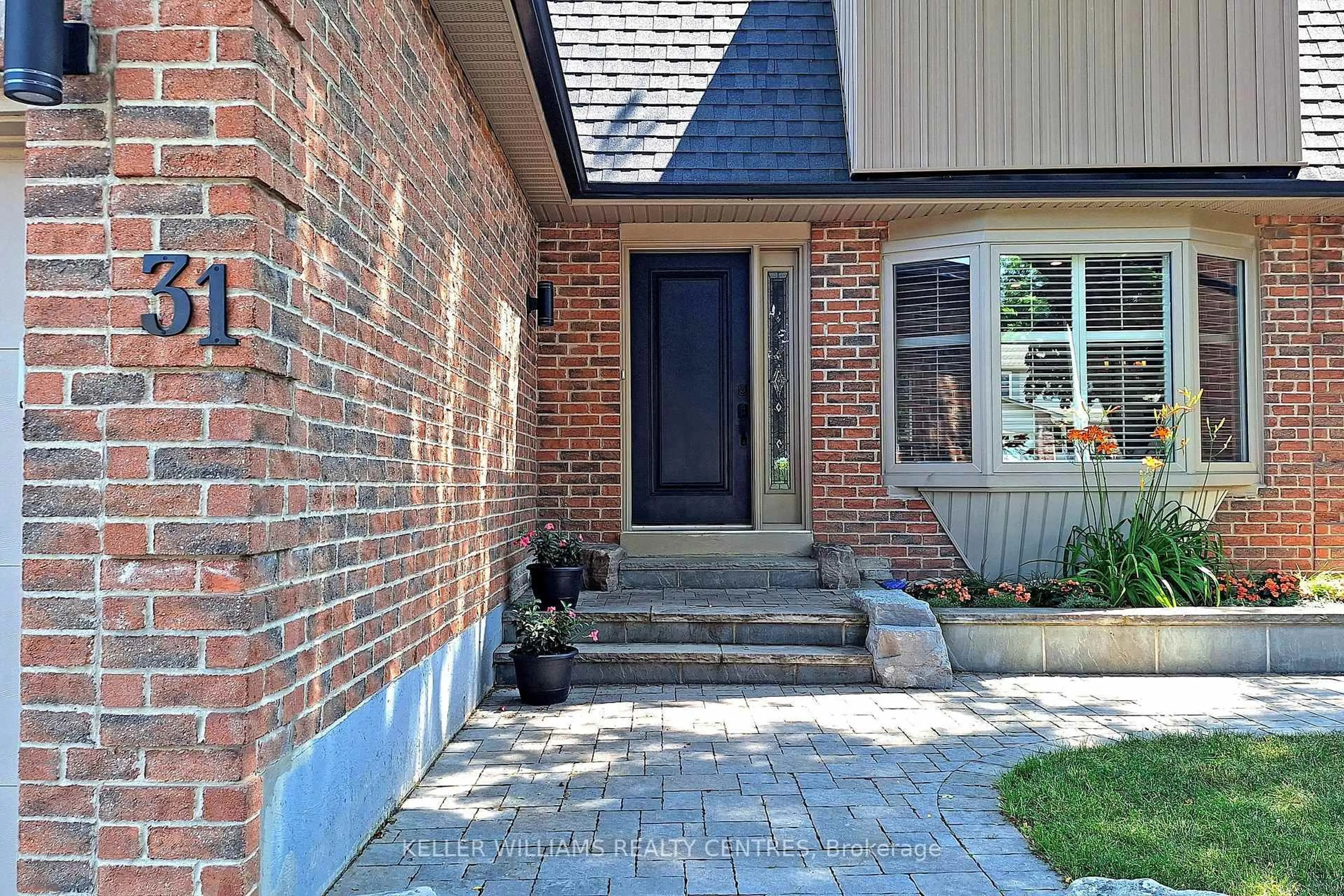 Home with brick exterior material, street for 31 Avondale Cres, Aurora Ontario L4G 3P7