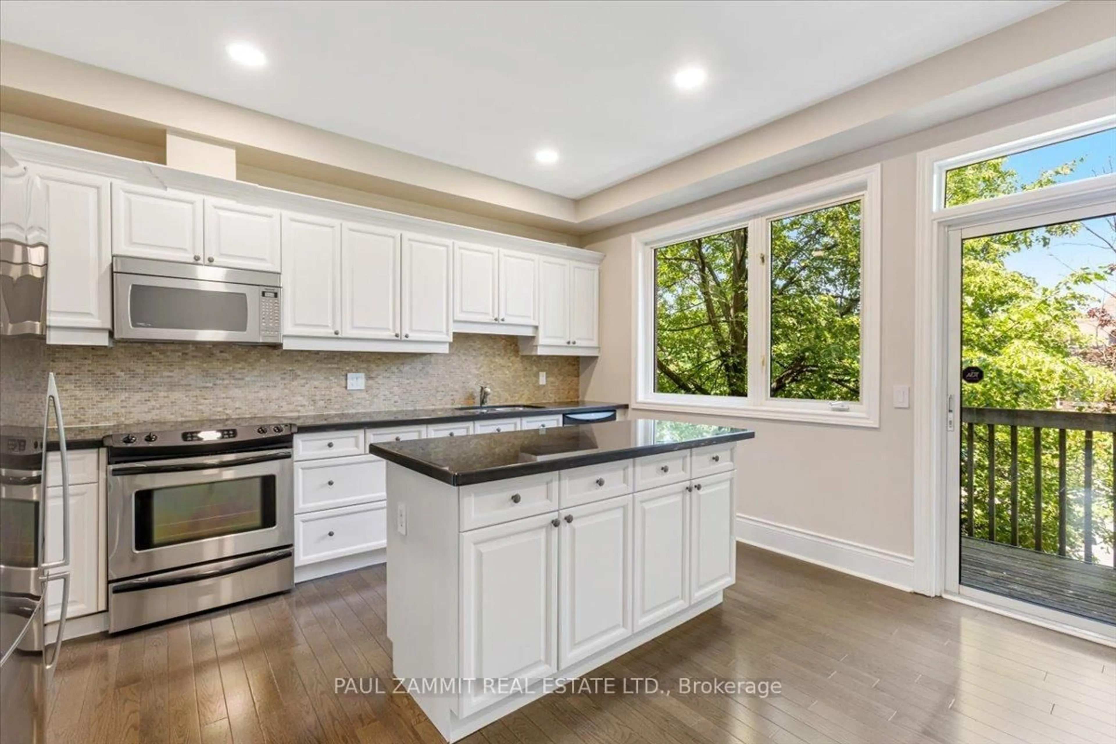 Open concept kitchen, ceramic/tile floor for 8038 Yonge St #23, Vaughan Ontario L4J 1W3