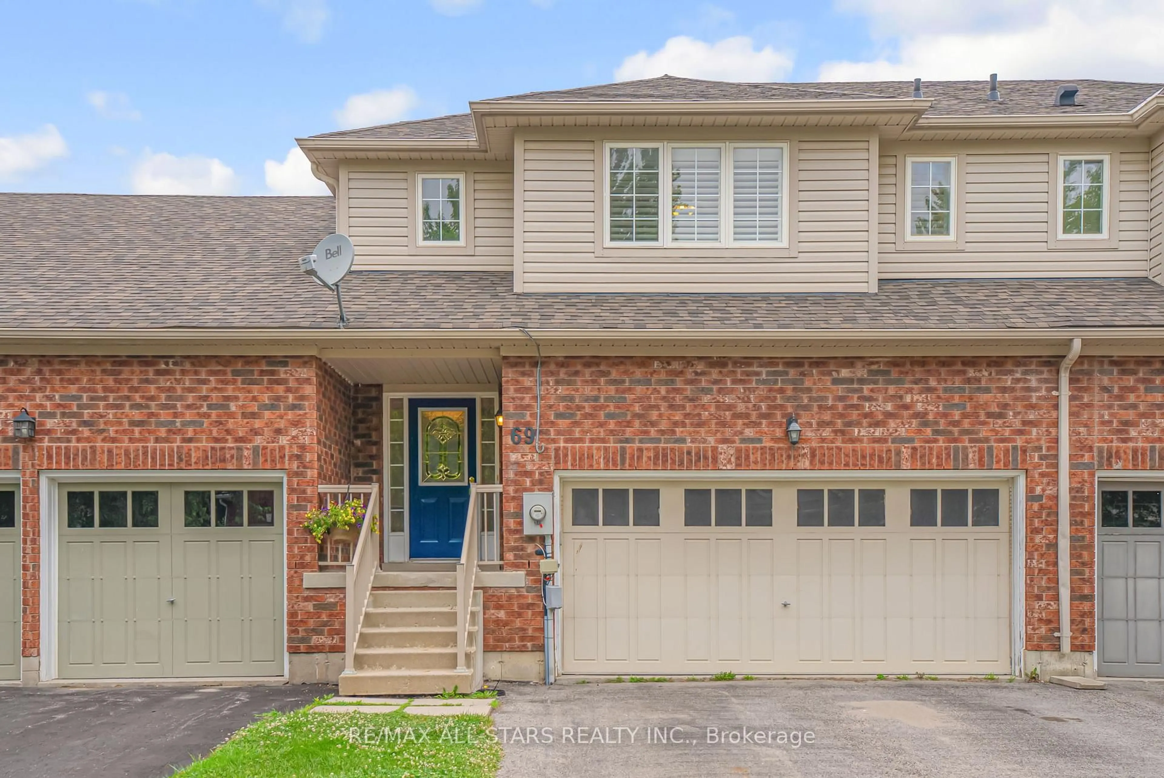 Home with brick exterior material, street for 69 Oakside Dr, Uxbridge Ontario L9P 2A6