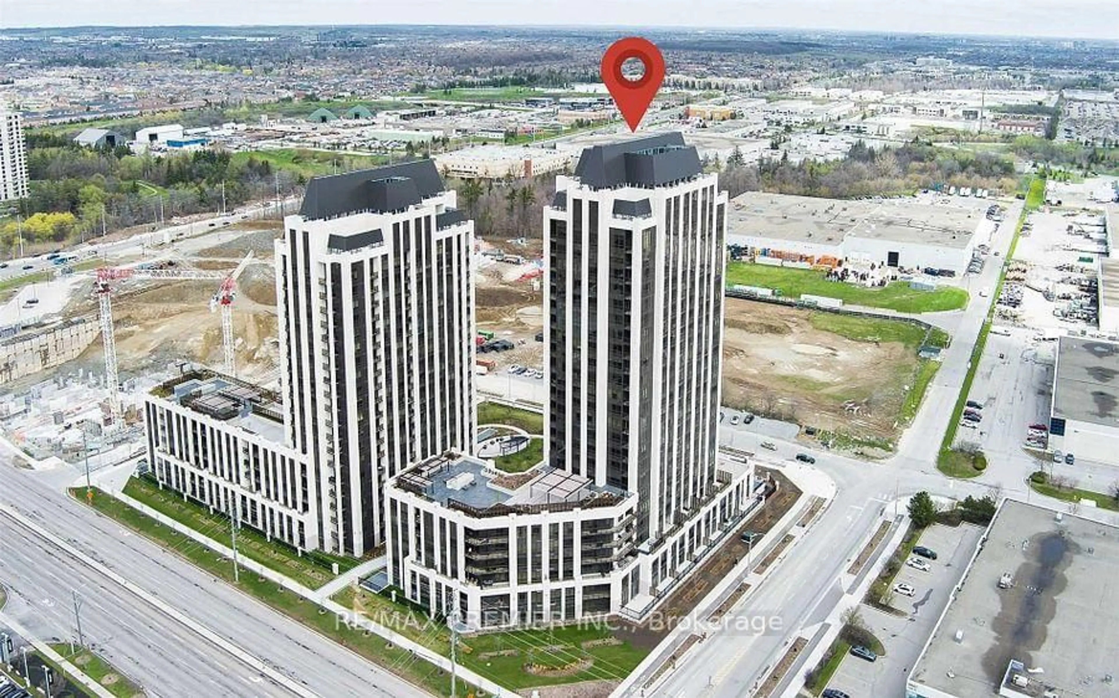 A pic from outside/outdoor area/front of a property/back of a property/a pic from drone, building for 9075 Jane St #2107, Vaughan Ontario L4K 0L7
