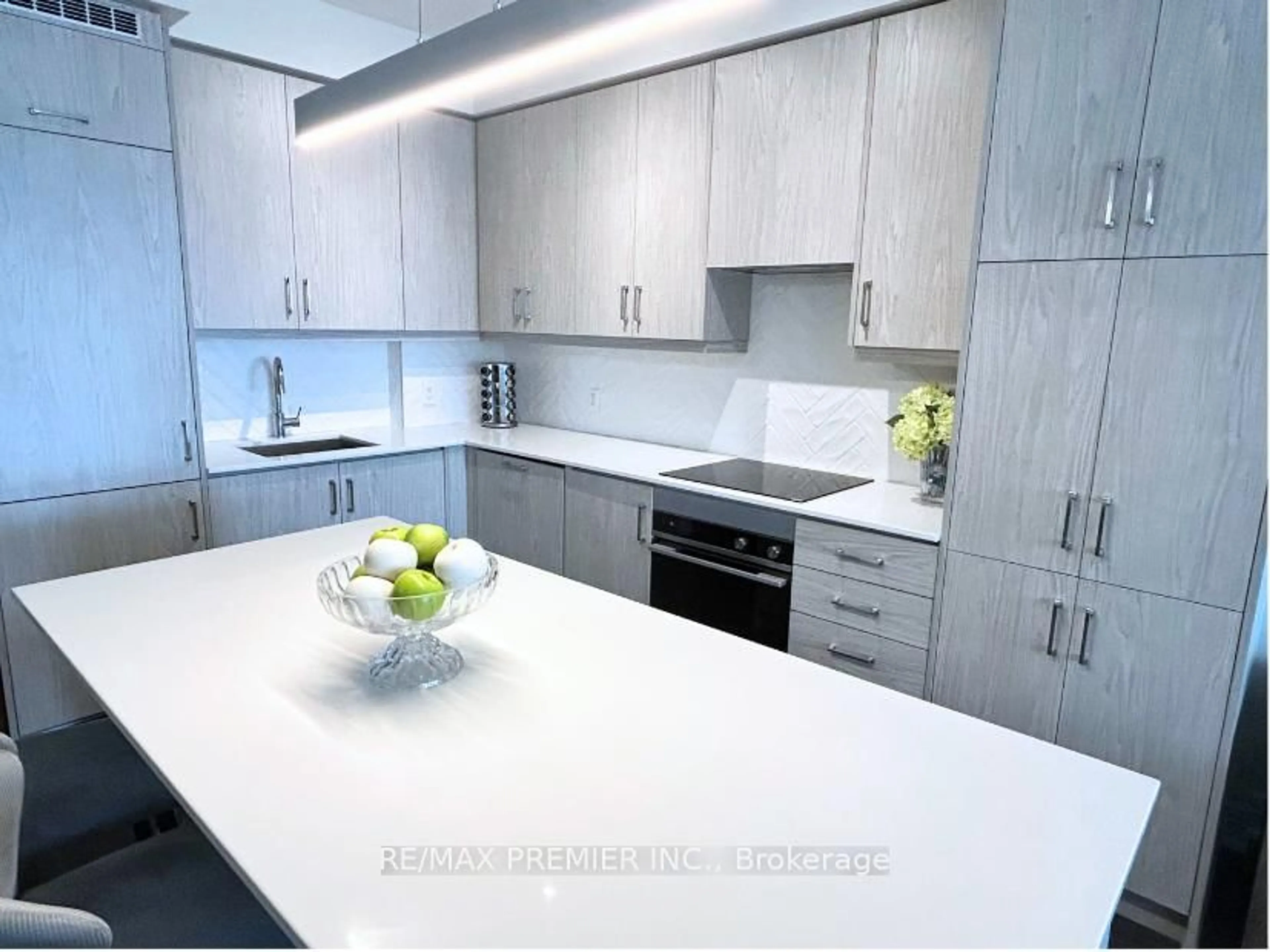 Contemporary kitchen, unknown for 9075 Jane St #2107, Vaughan Ontario L4K 0L7