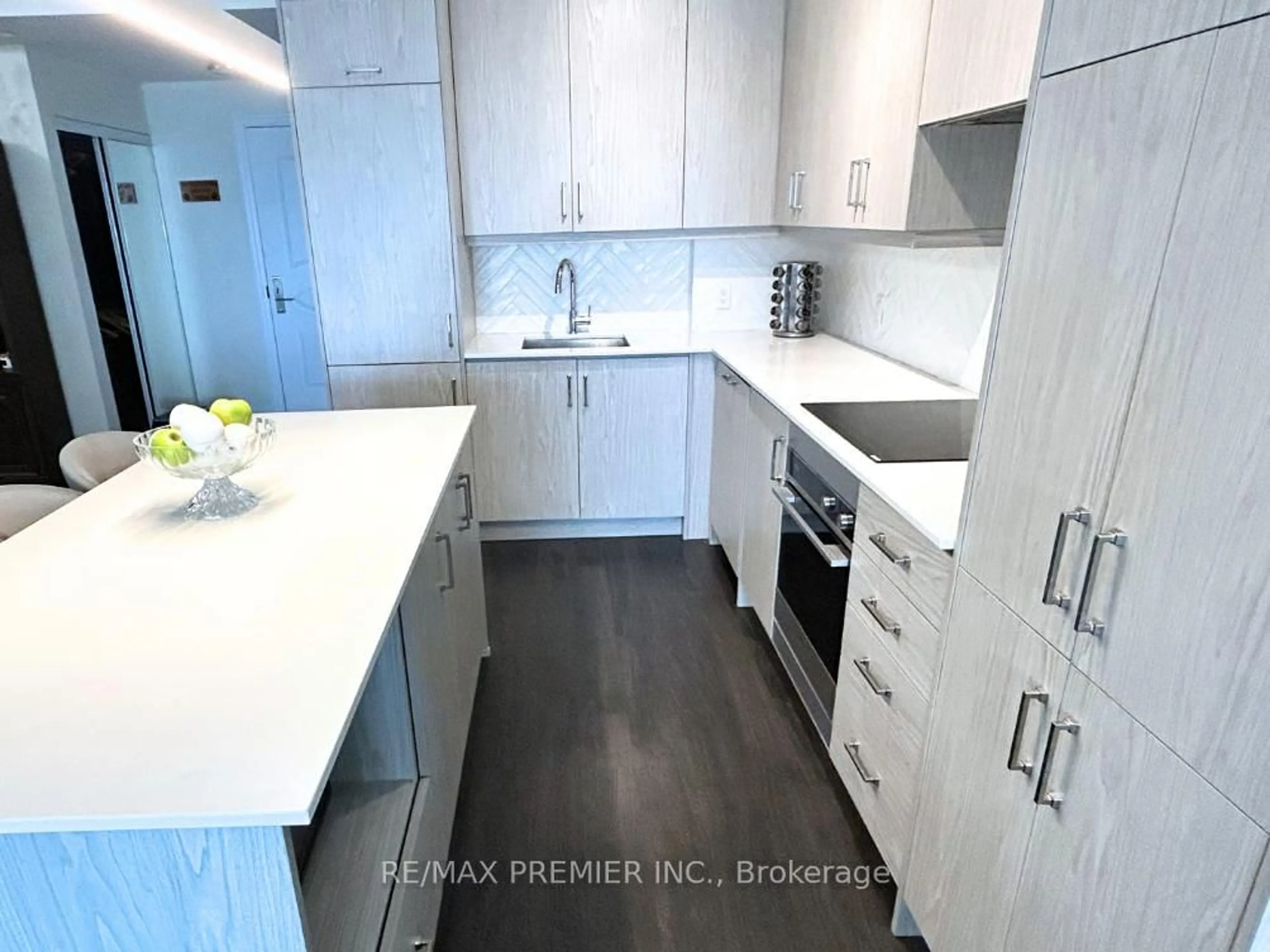 Contemporary kitchen, unknown for 9075 Jane St #2107, Vaughan Ontario L4K 0L7