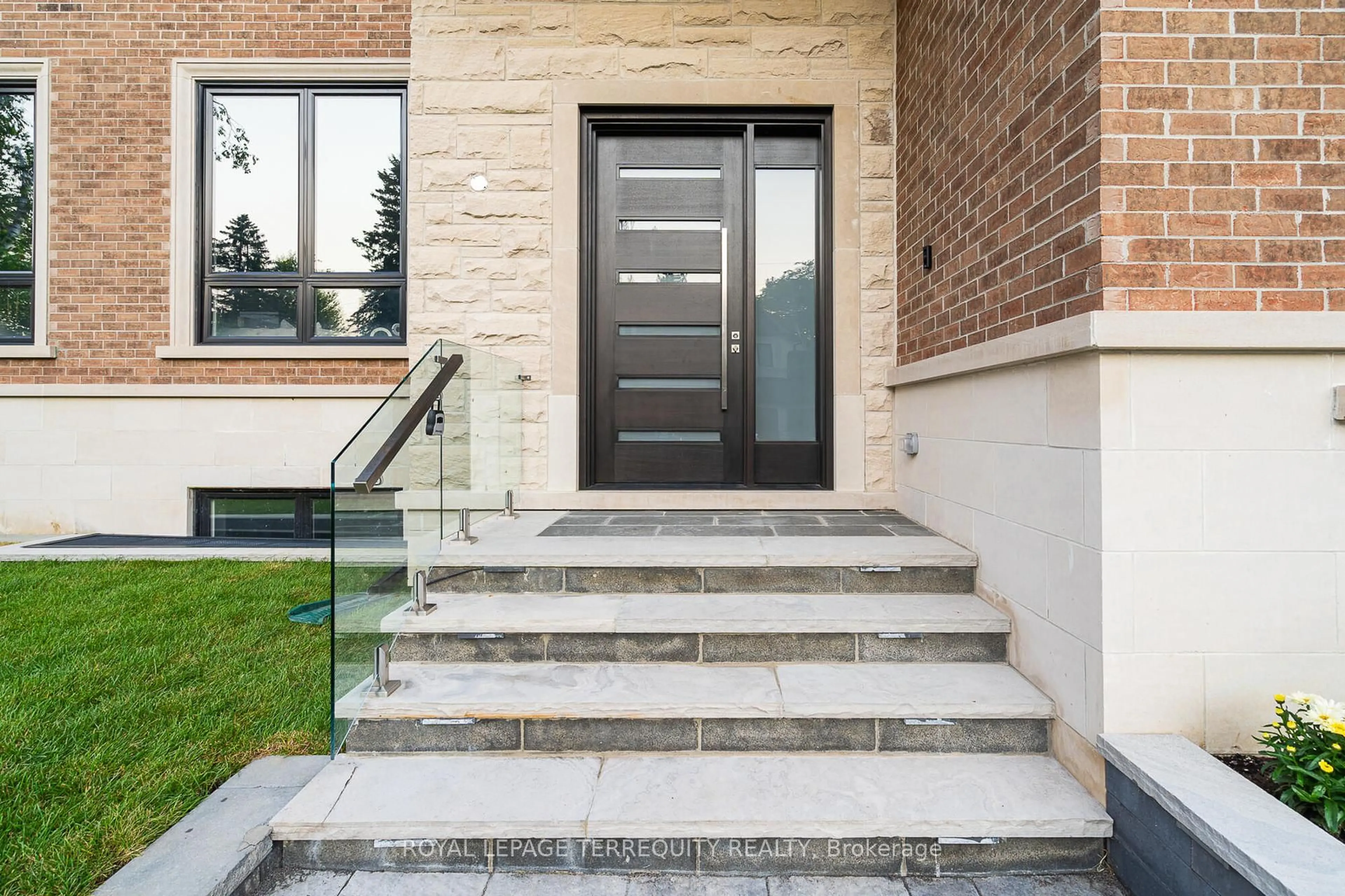 Unknown for 45 Seaton Dr, Aurora Ontario L4G 2K2