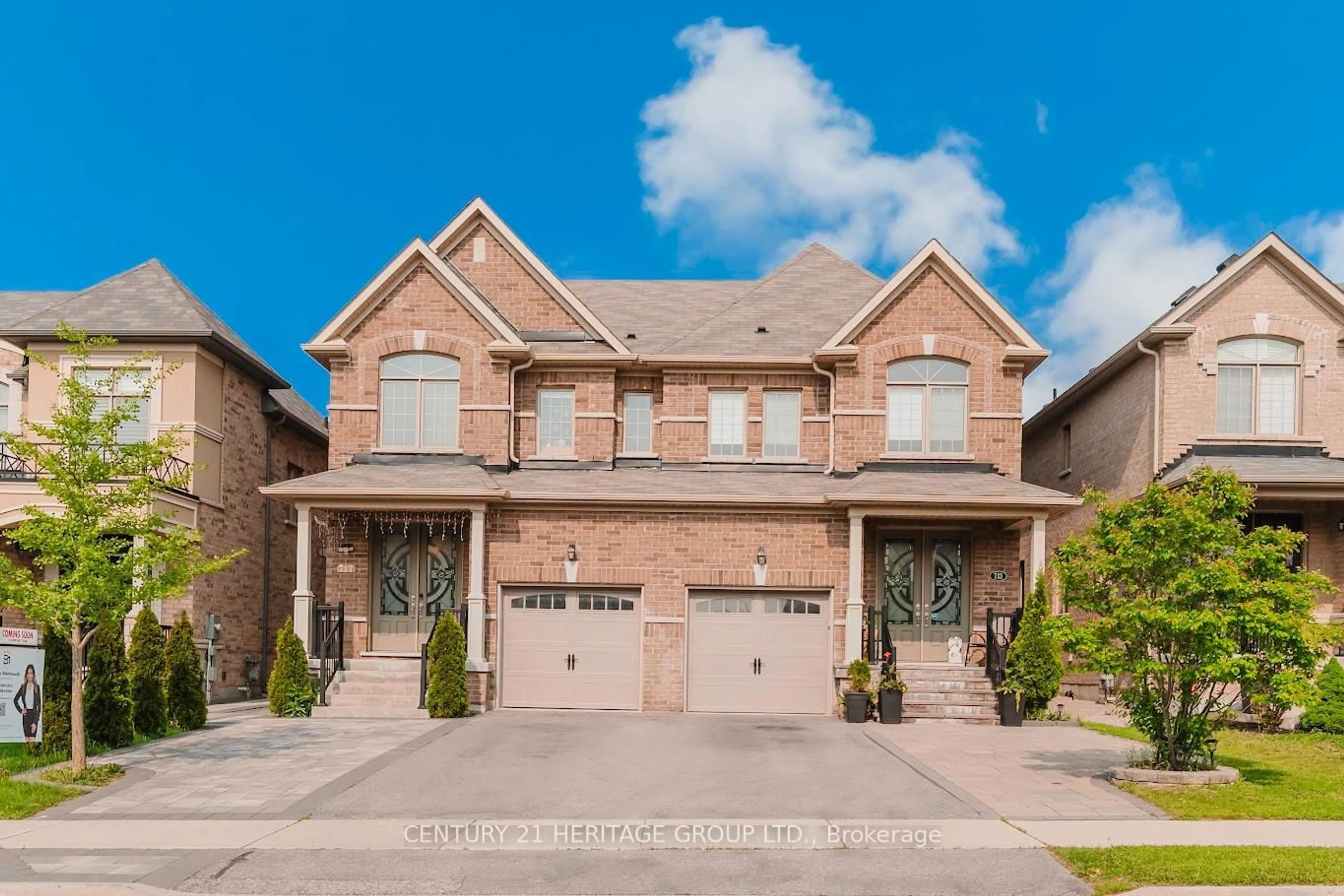 Home with brick exterior material, street for 717 Yarfield Cres, Newmarket Ontario L3X 1C5