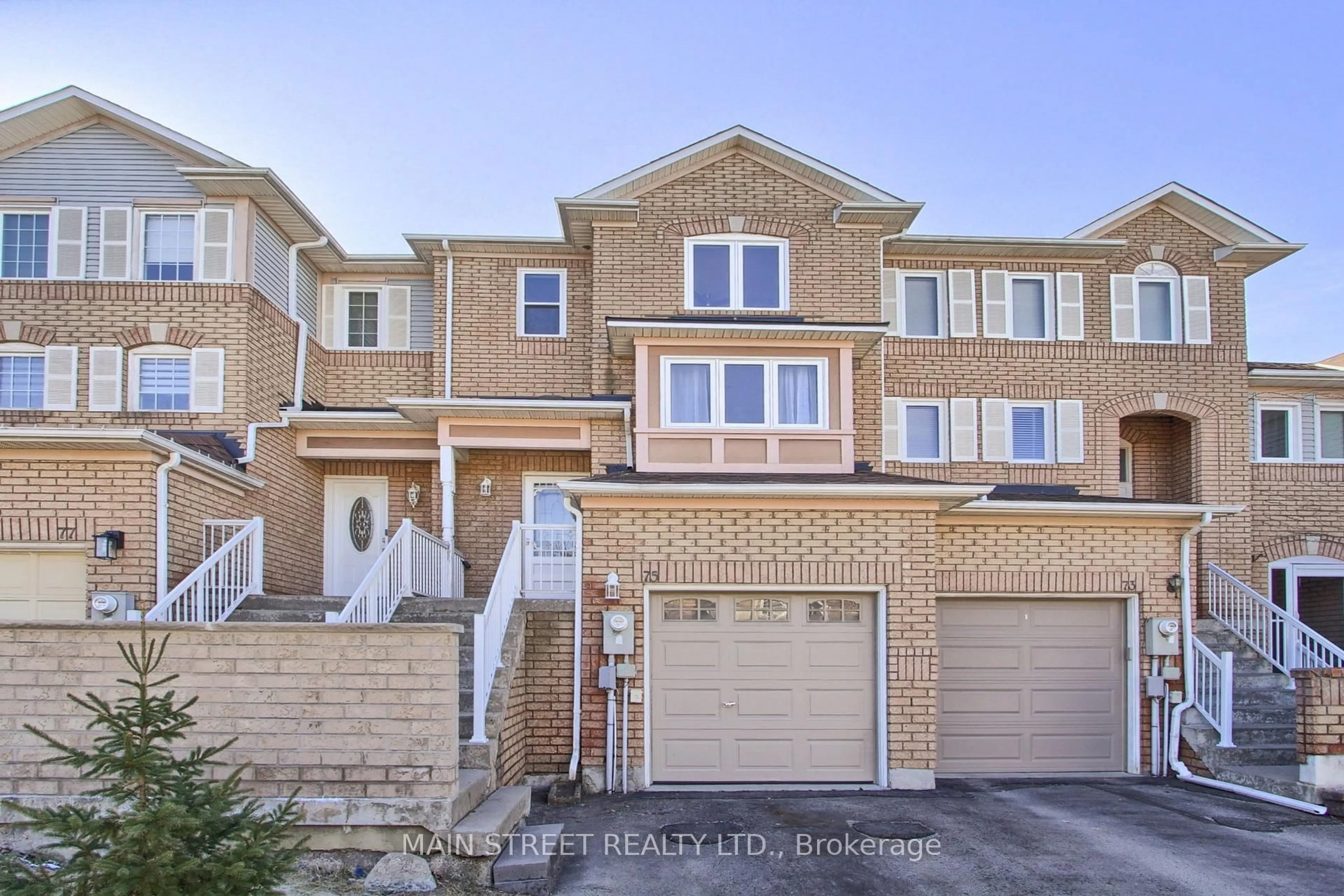 A pic from outside/outdoor area/front of a property/back of a property/a pic from drone, street for 75 Baywell Cres, Aurora Ontario L4G 7N4