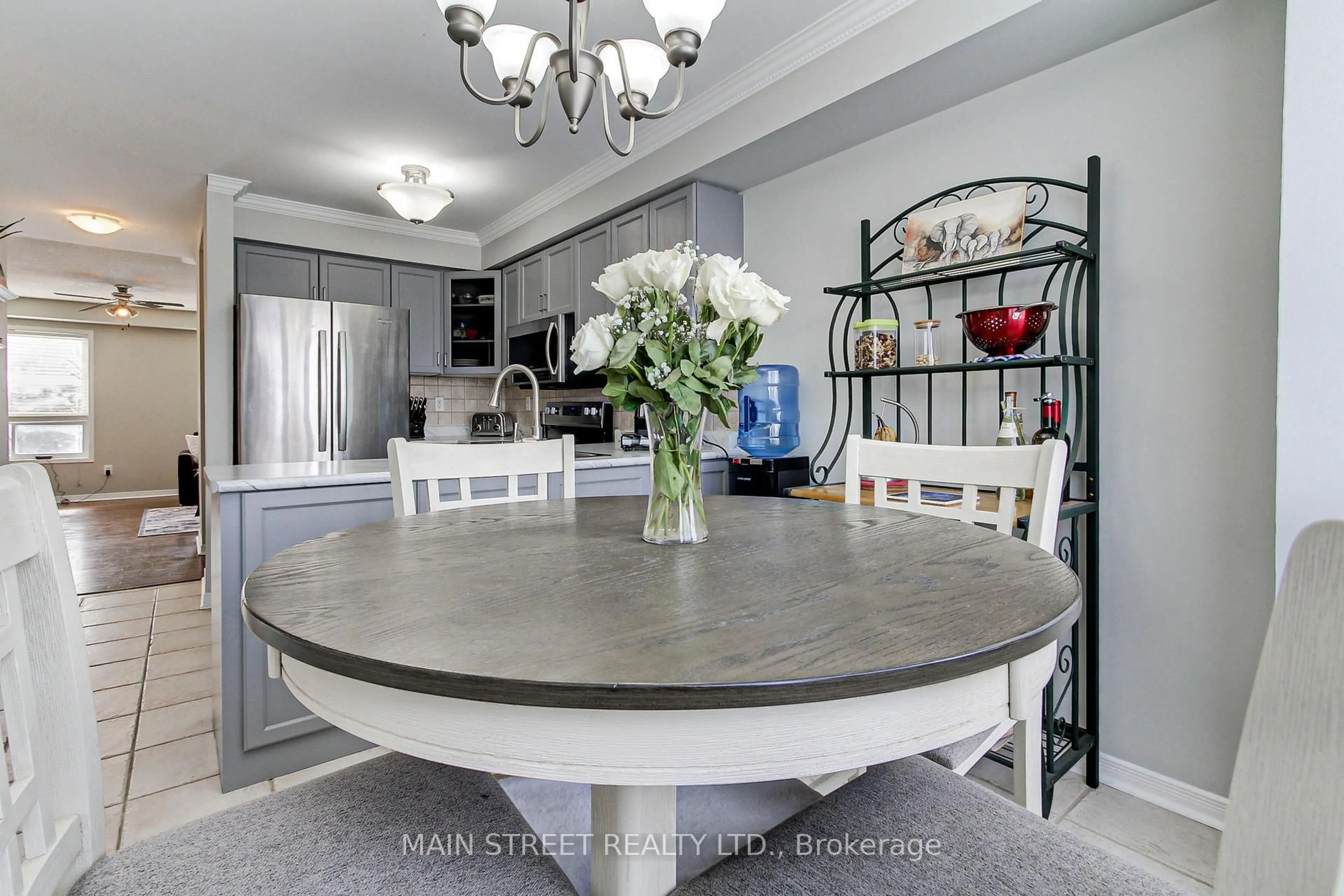 Open concept kitchen, ceramic/tile floor for 75 Baywell Cres, Aurora Ontario L4G 7N4