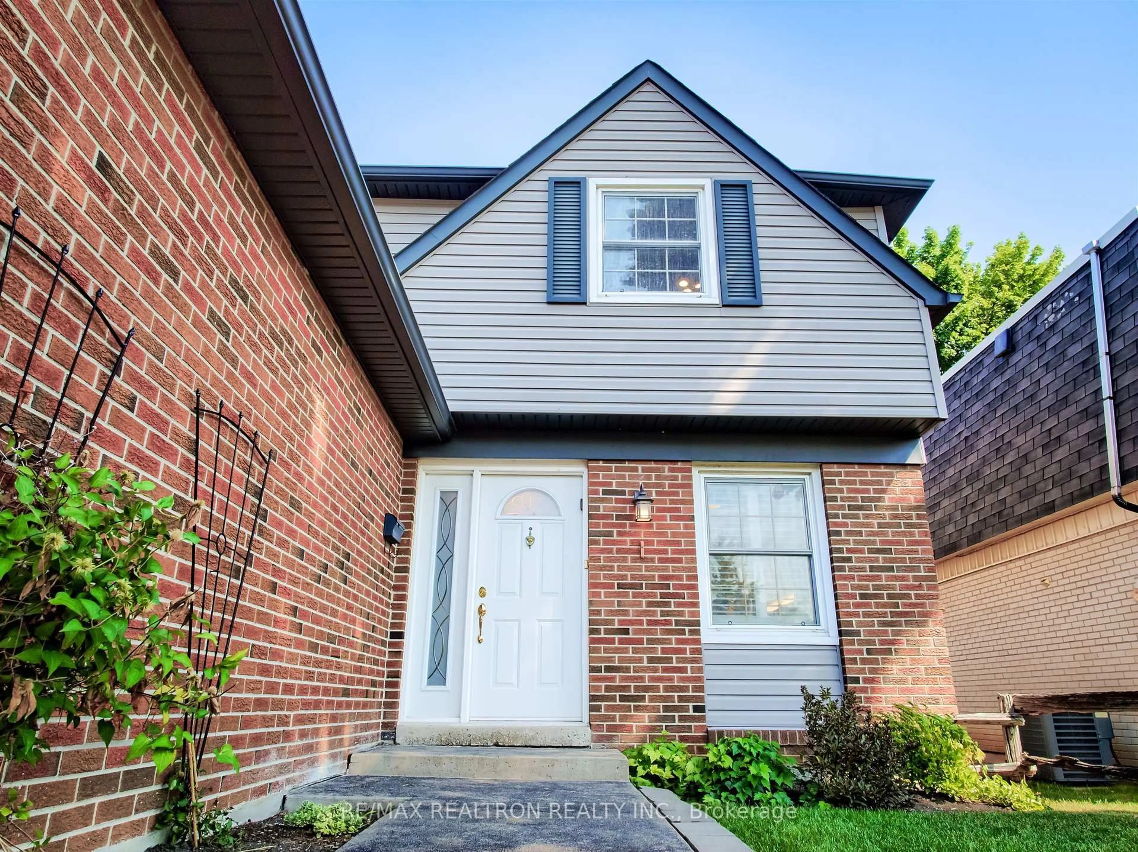 Home with brick exterior material, street for 26 Ravengloss Dr, Markham Ontario L3T 4C9