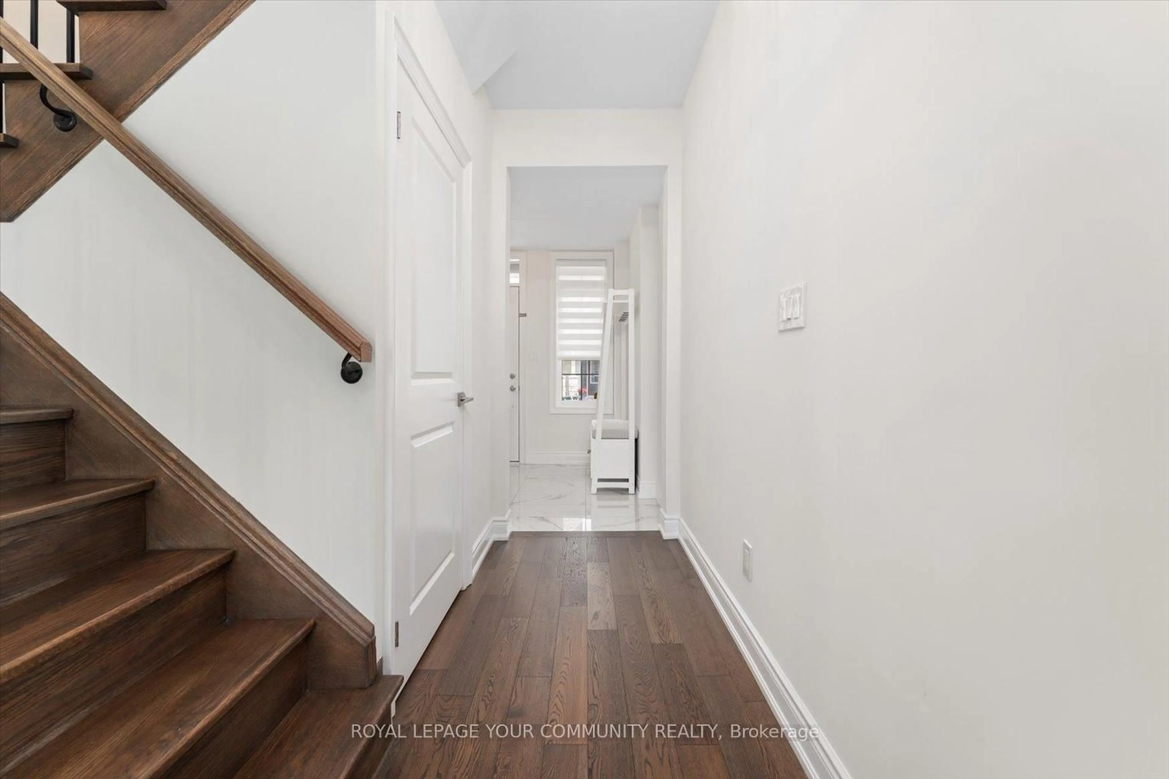 Indoor entryway for 5 Ingleside St, Vaughan Ontario L4L 0H9