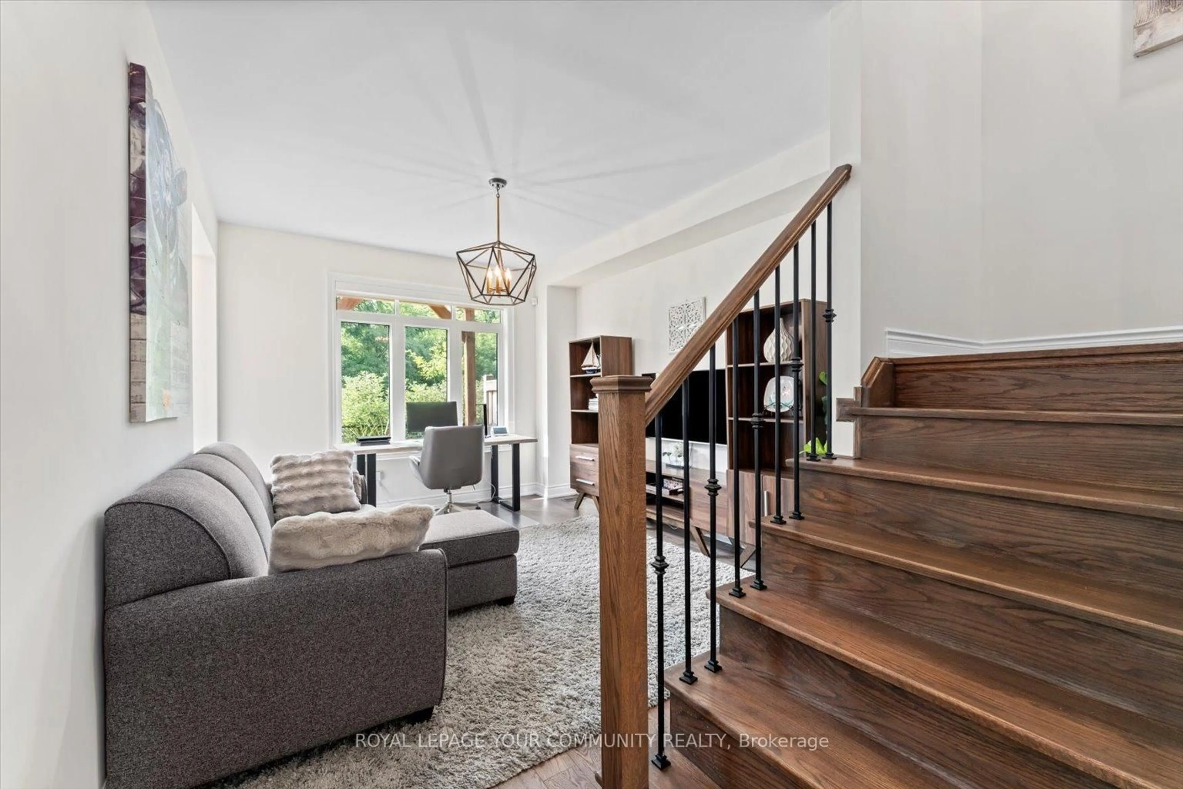 Living room with furniture, unknown for 5 Ingleside St, Vaughan Ontario L4L 0H9
