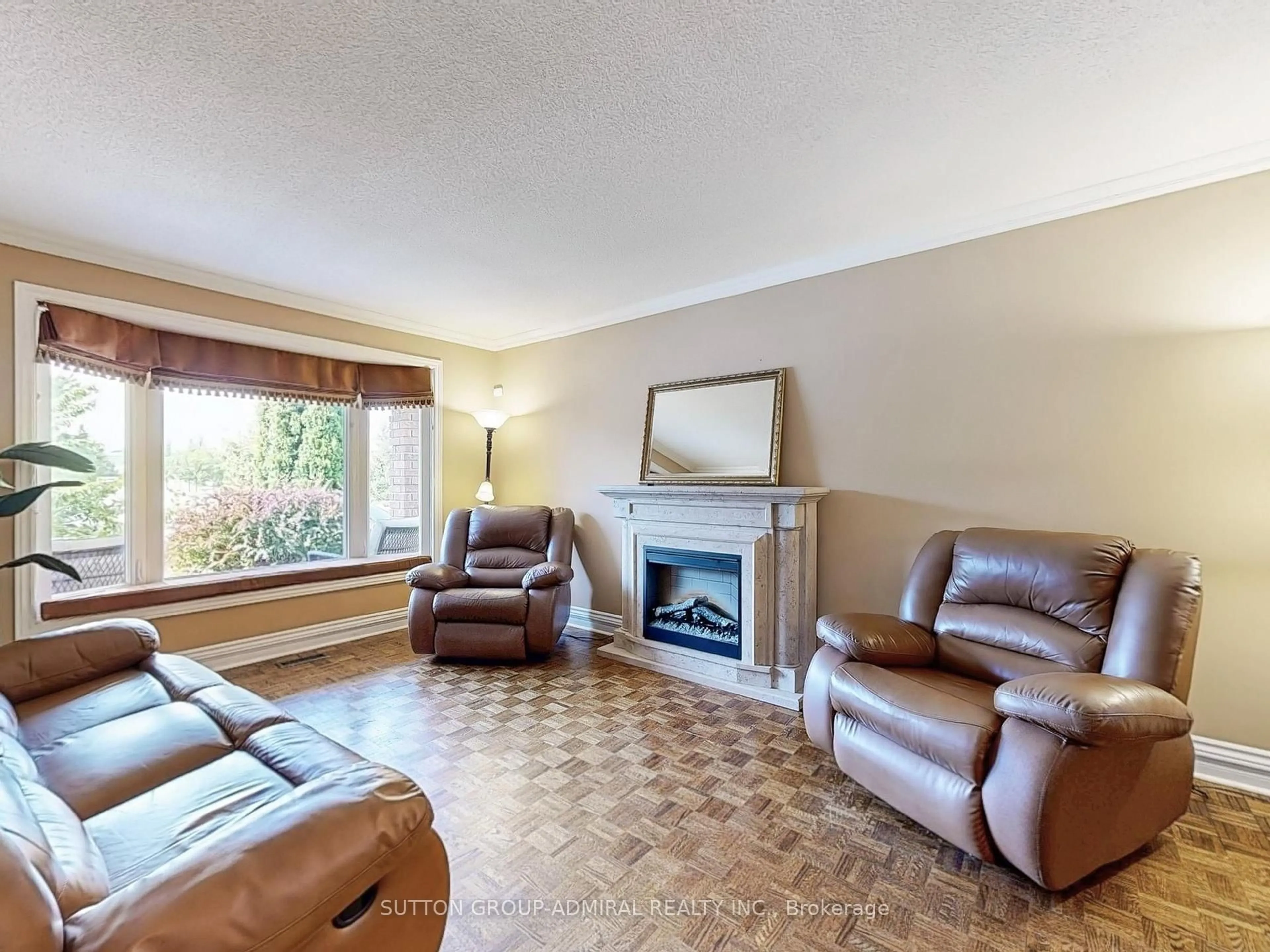 Living room with furniture, unknown for 236 Russet Way, Vaughan Ontario L4L 5C1