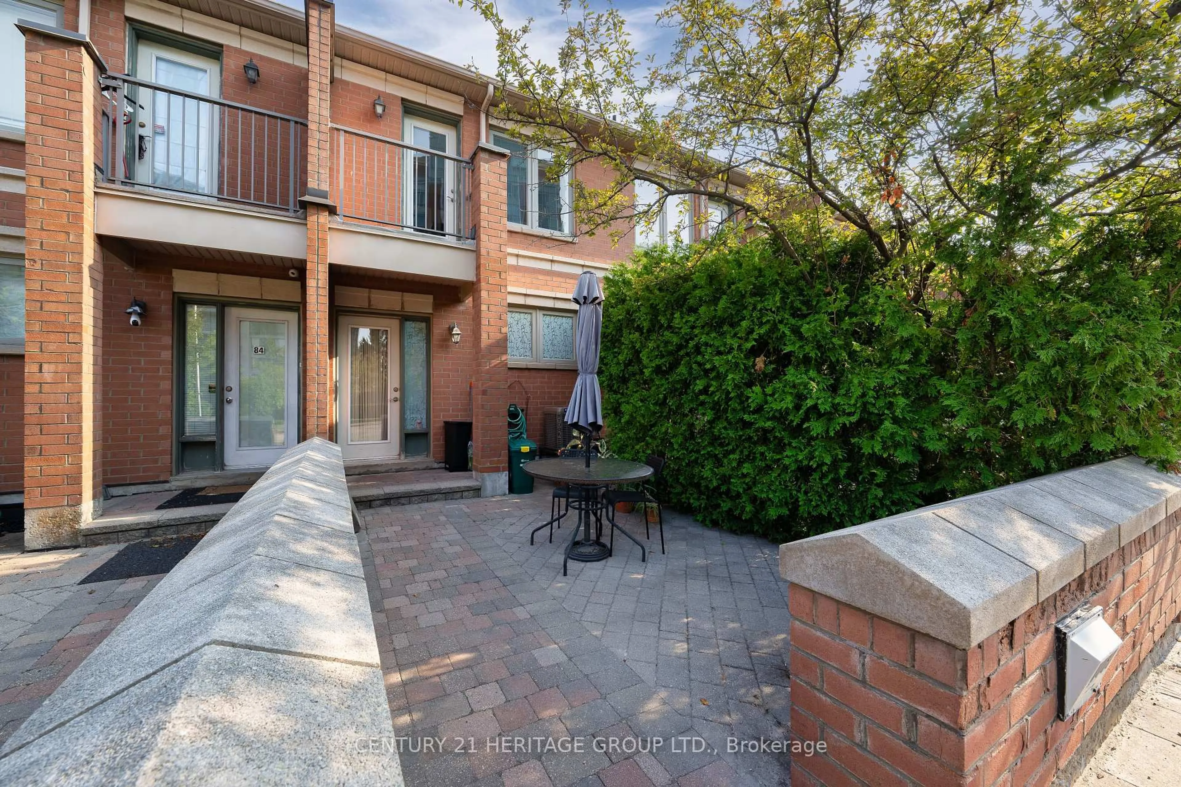 Patio, street for 82 Suncrest Blvd, Markham Ontario L3T 7Y1