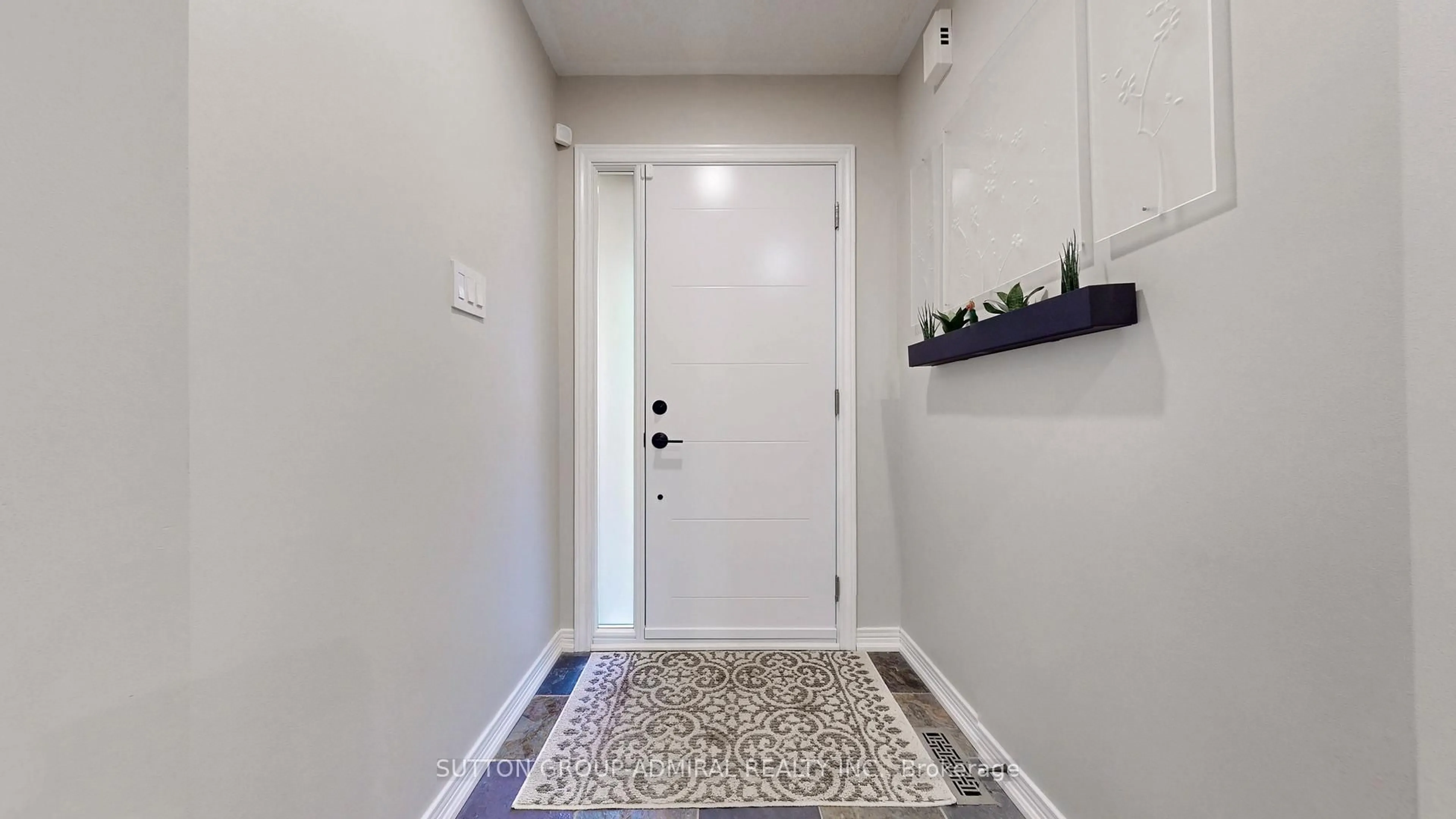 Indoor entryway for 215 Brickstone Circ, Vaughan Ontario L4J 6M8