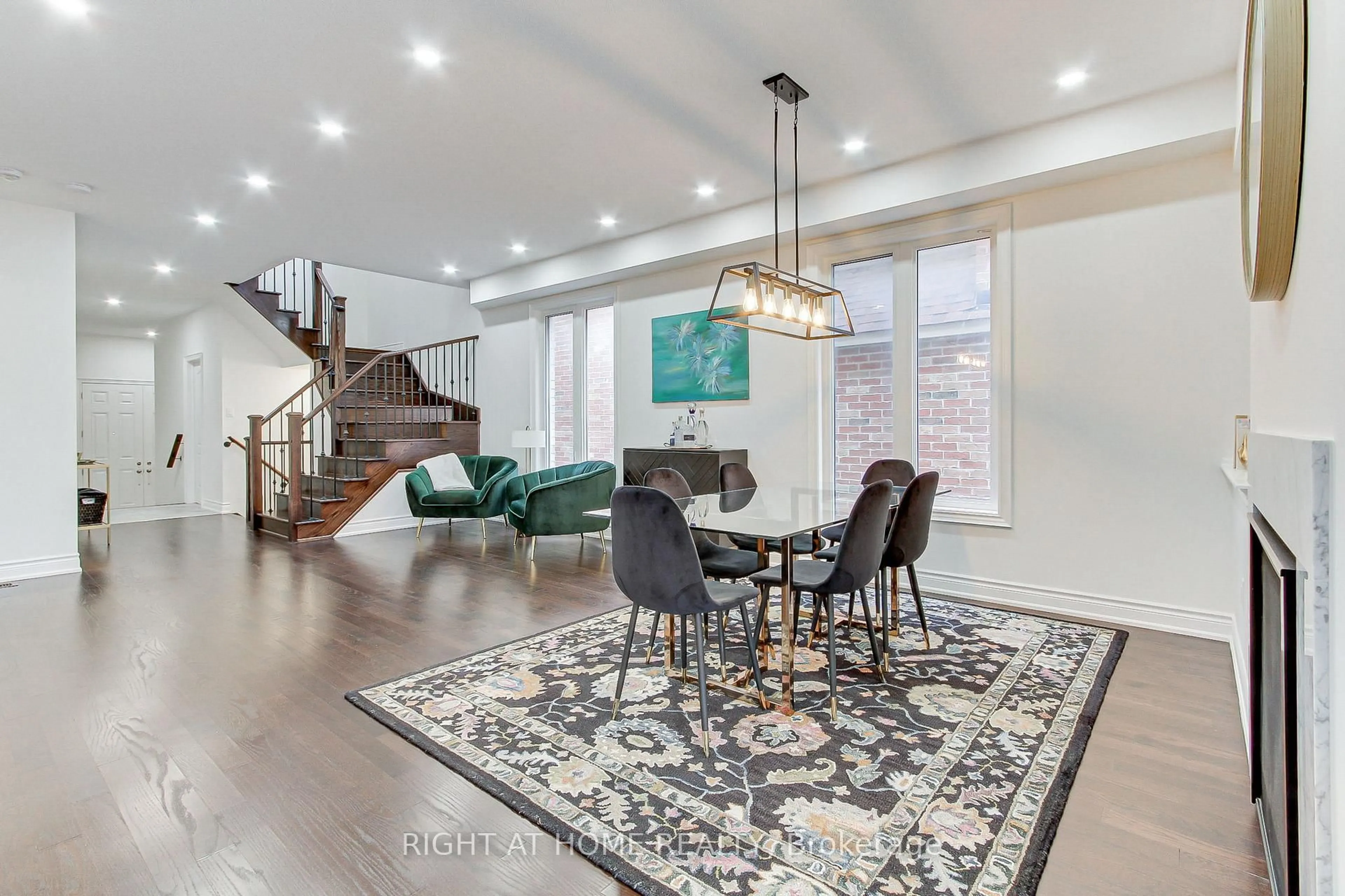 Unknown for 29 Pear Blossom Way, East Gwillimbury Ontario L9N 0T3