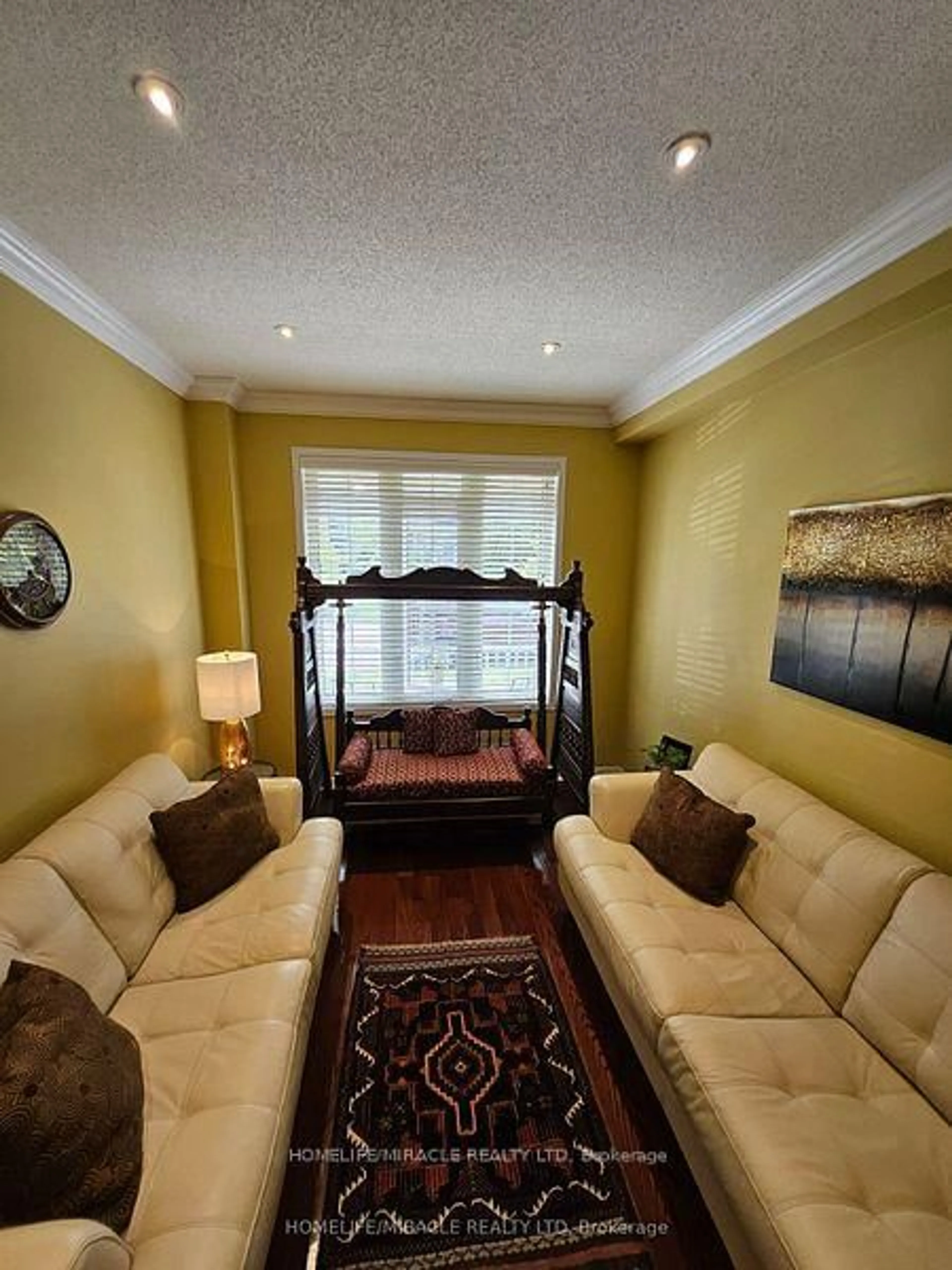 Living room with furniture, carpet floor for 39 Evaridge Dr, Markham Ontario L6B 1E7