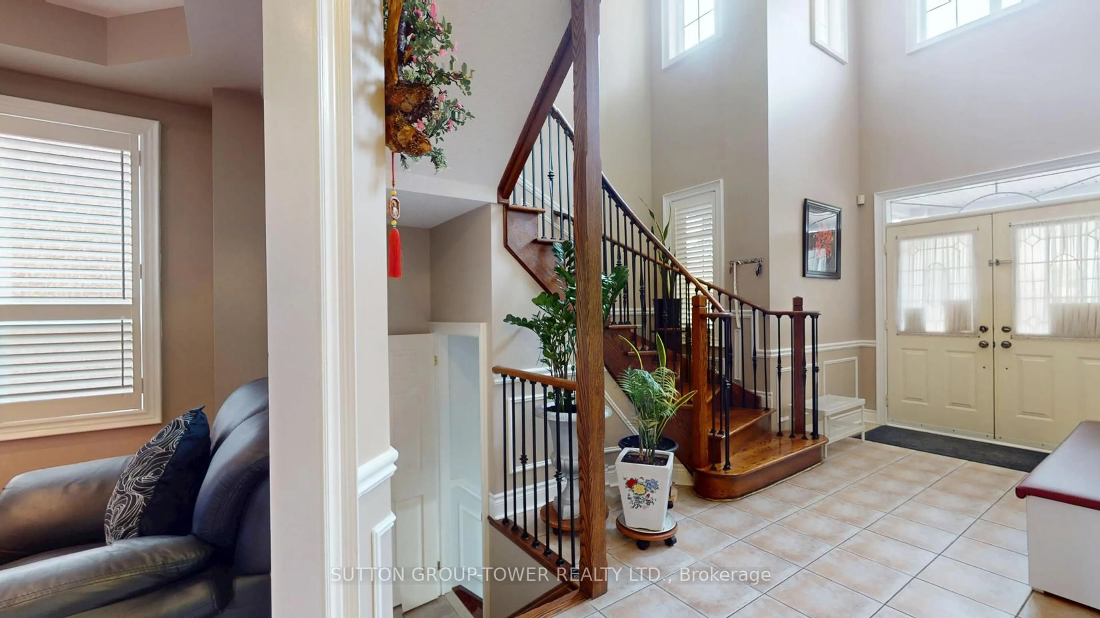 Indoor foyer for 475 Sonoma Blvd, Vaughan Ontario L4H 2S2