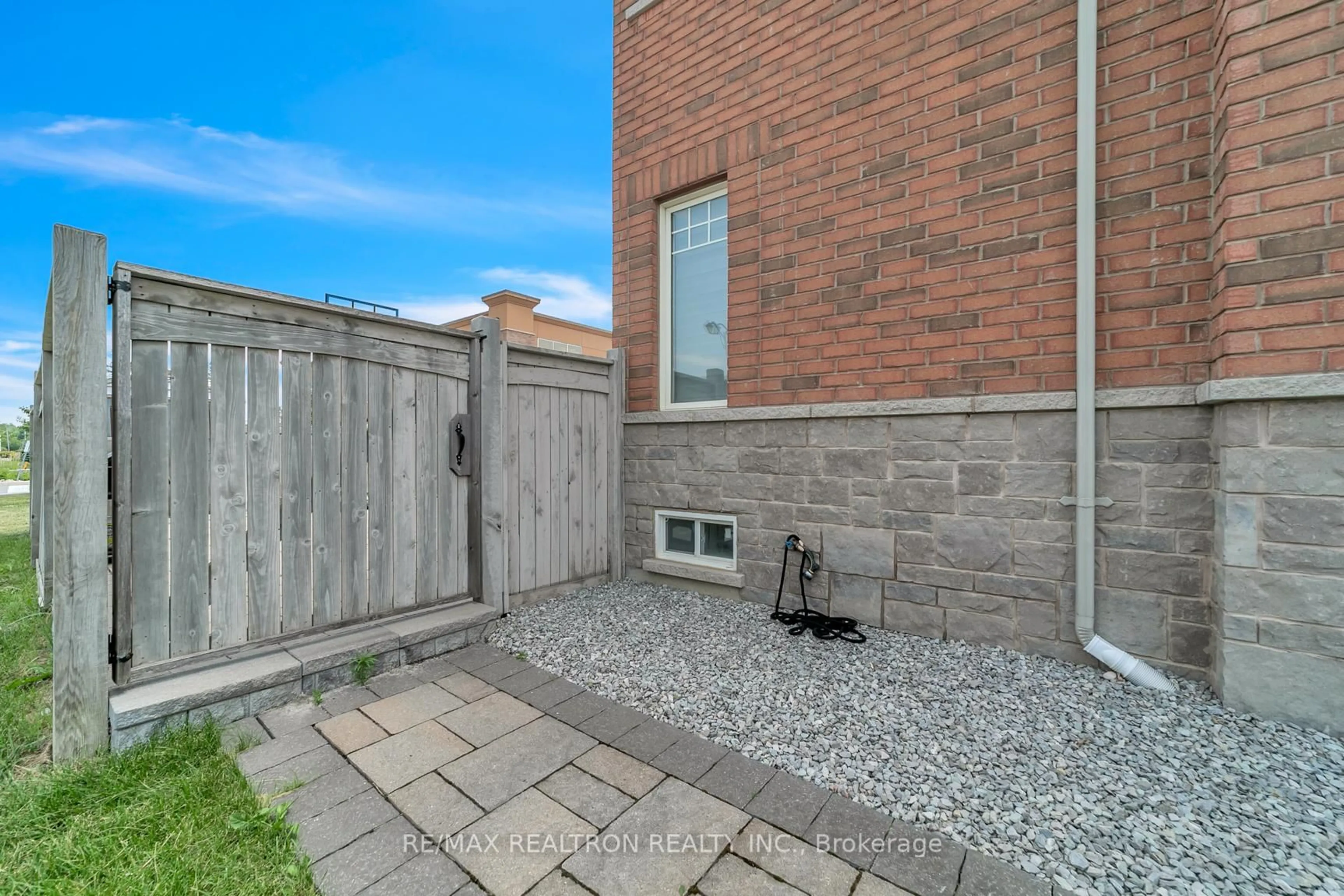 Patio, street for 155 Windrow St, Richmond Hill Ontario L4E 0Y2