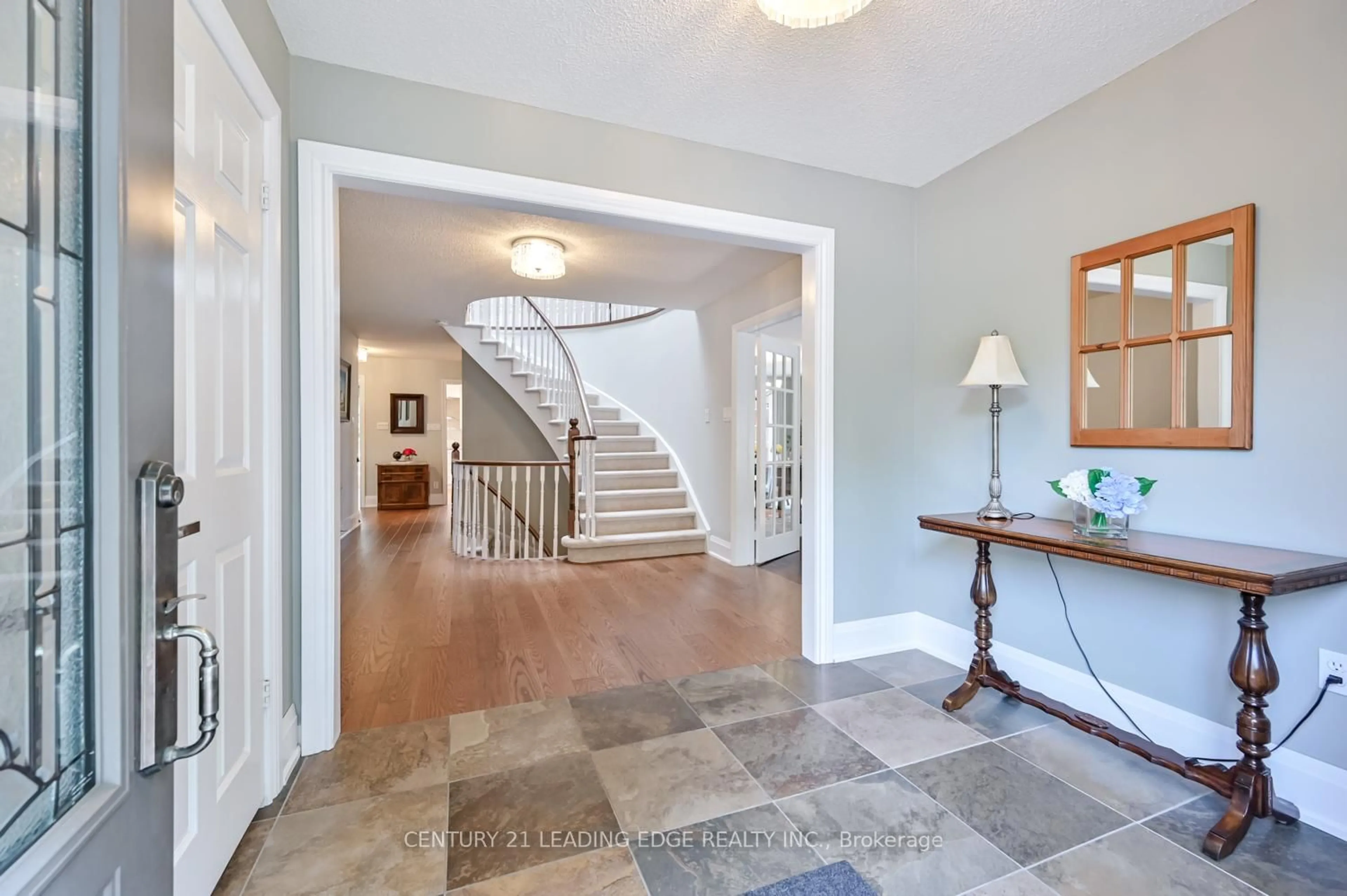 Indoor foyer for 131 Reeve Dr, Markham Ontario L3P 6C8