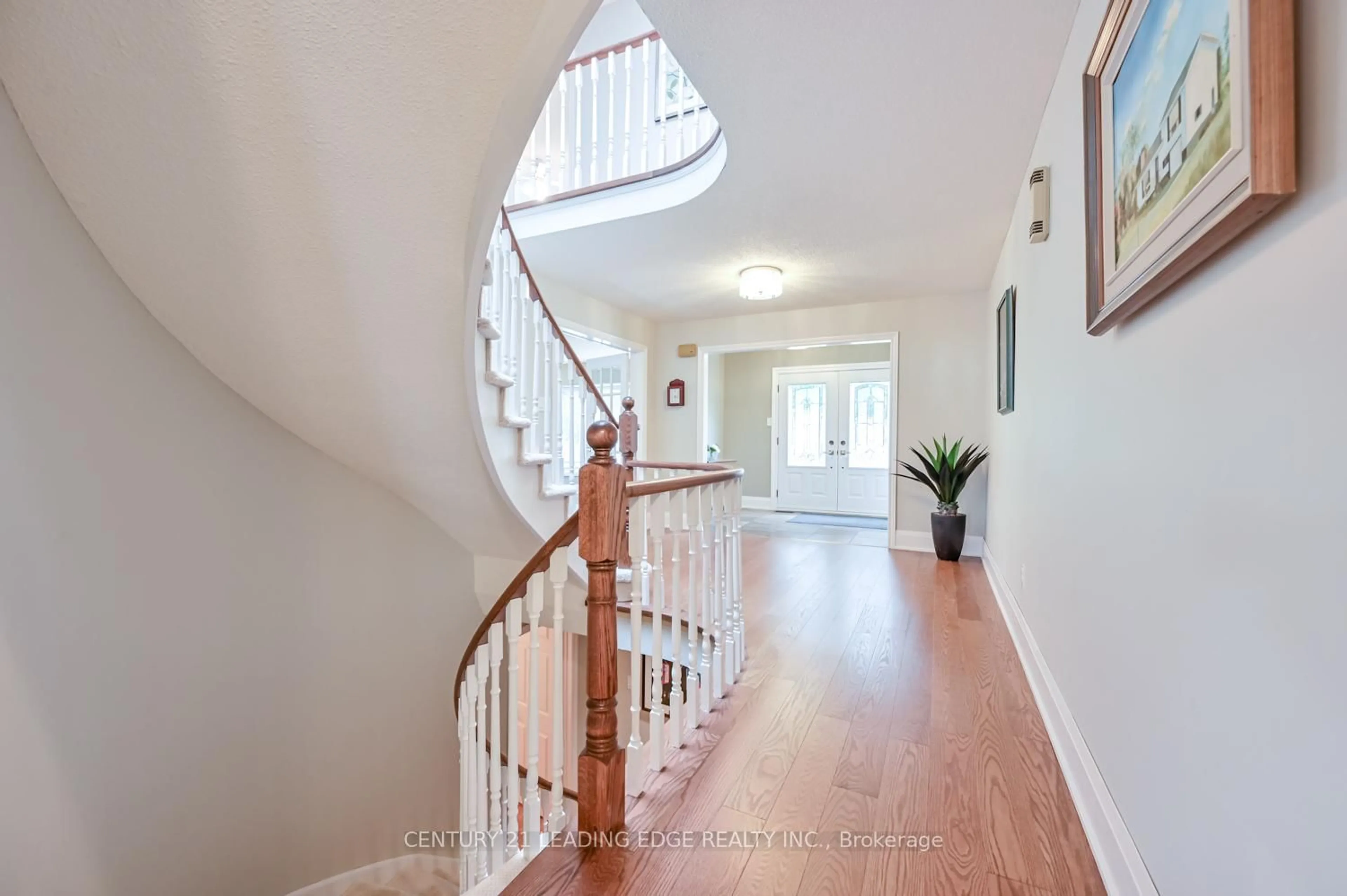 Indoor foyer for 131 Reeve Dr, Markham Ontario L3P 6C8