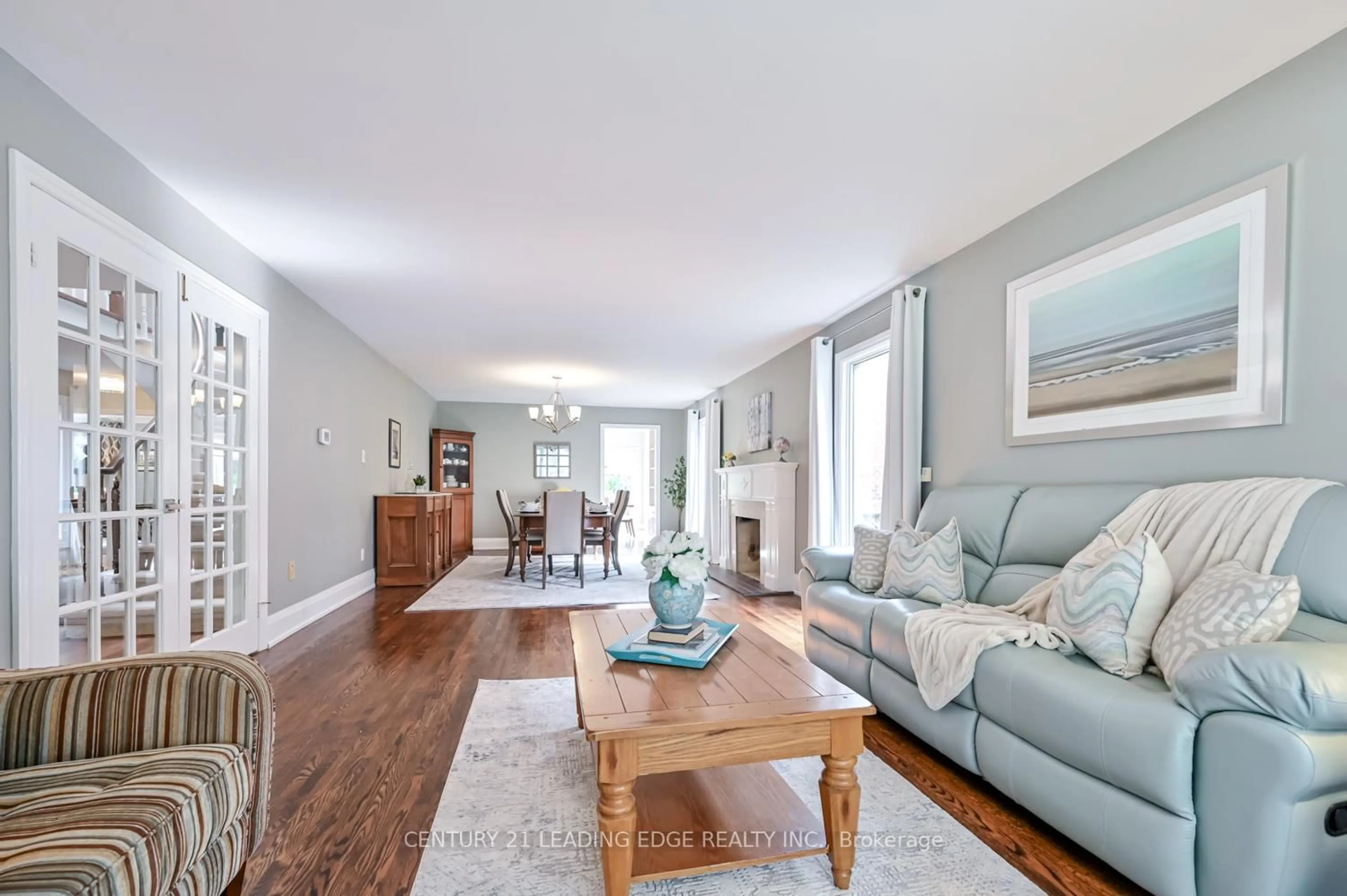 Living room with furniture, wood/laminate floor for 131 Reeve Dr, Markham Ontario L3P 6C8