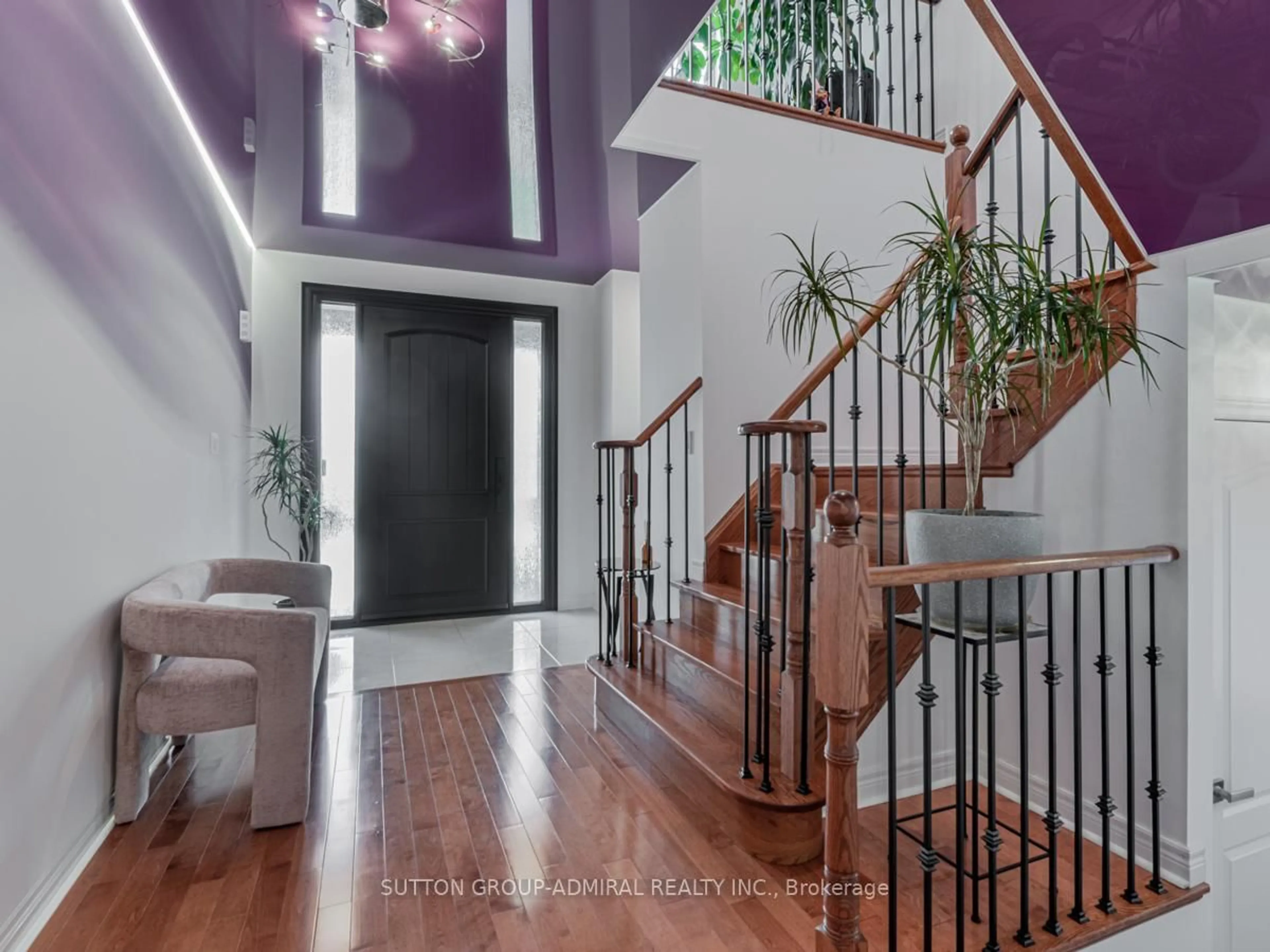 Indoor foyer for 171 Sunset Beach Rd, Richmond Hill Ontario L4E 3G7