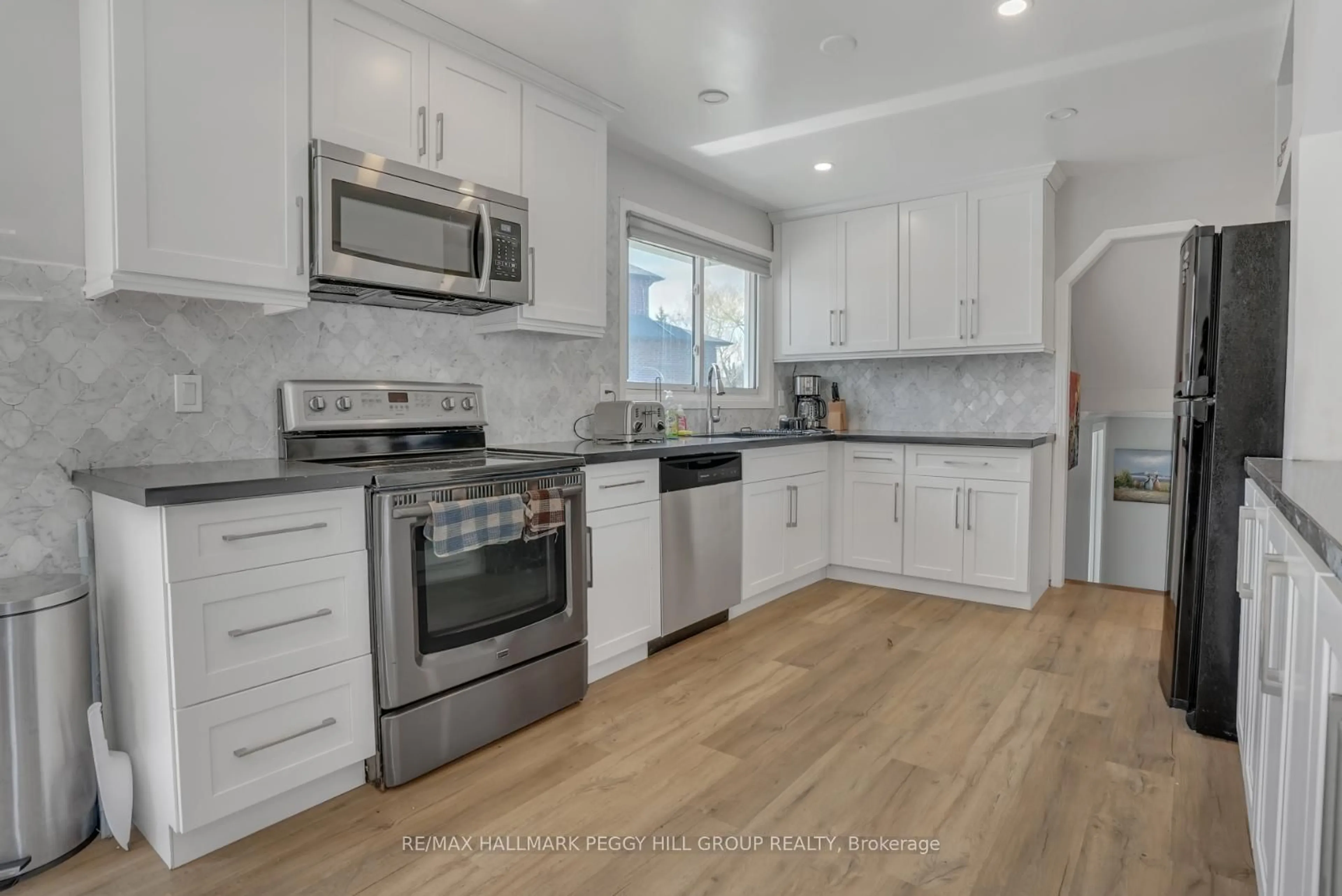 Open concept kitchen, unknown for 1015 Westmount Ave, Innisfil Ontario L9S 1T6