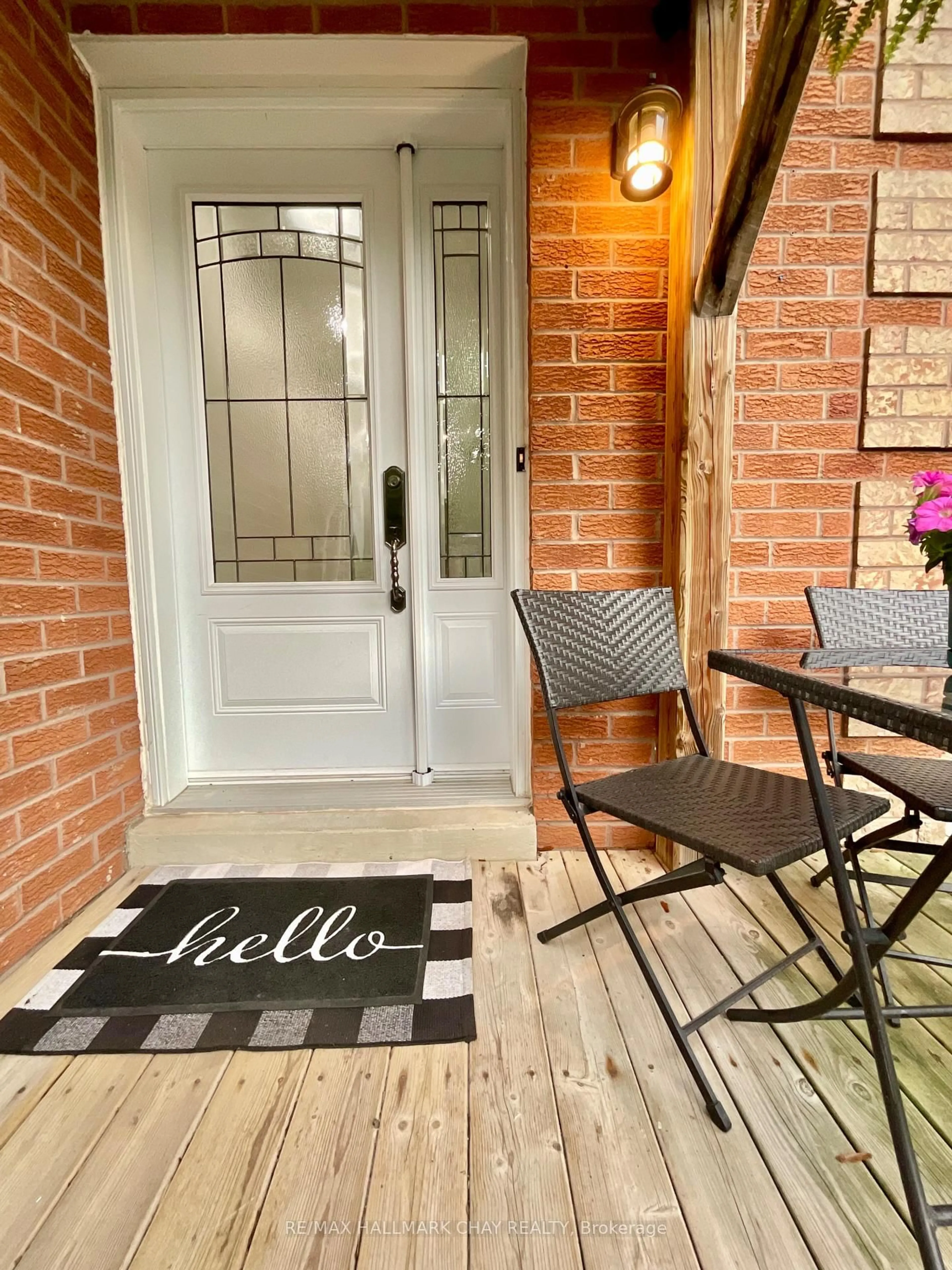 Indoor entryway for 92 Potter Cres, New Tecumseth Ontario L0G 1W0