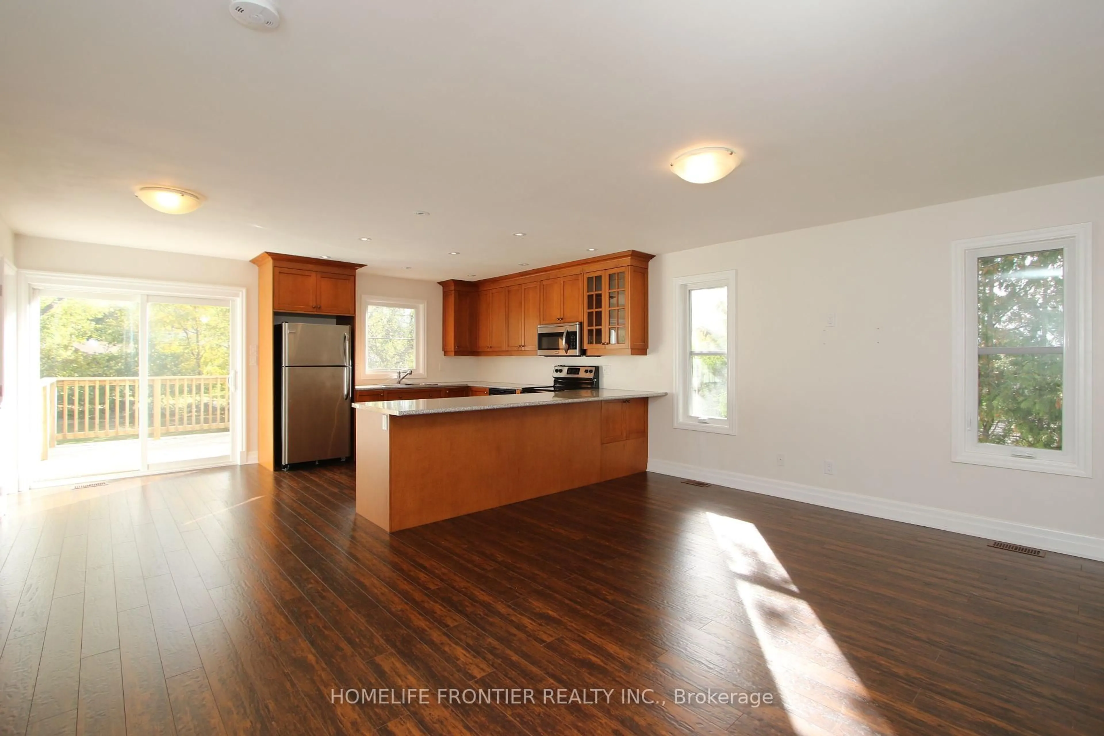 Open concept kitchen, wood/laminate floor for 309 Irene Dr, Georgina Ontario L4P 3A9