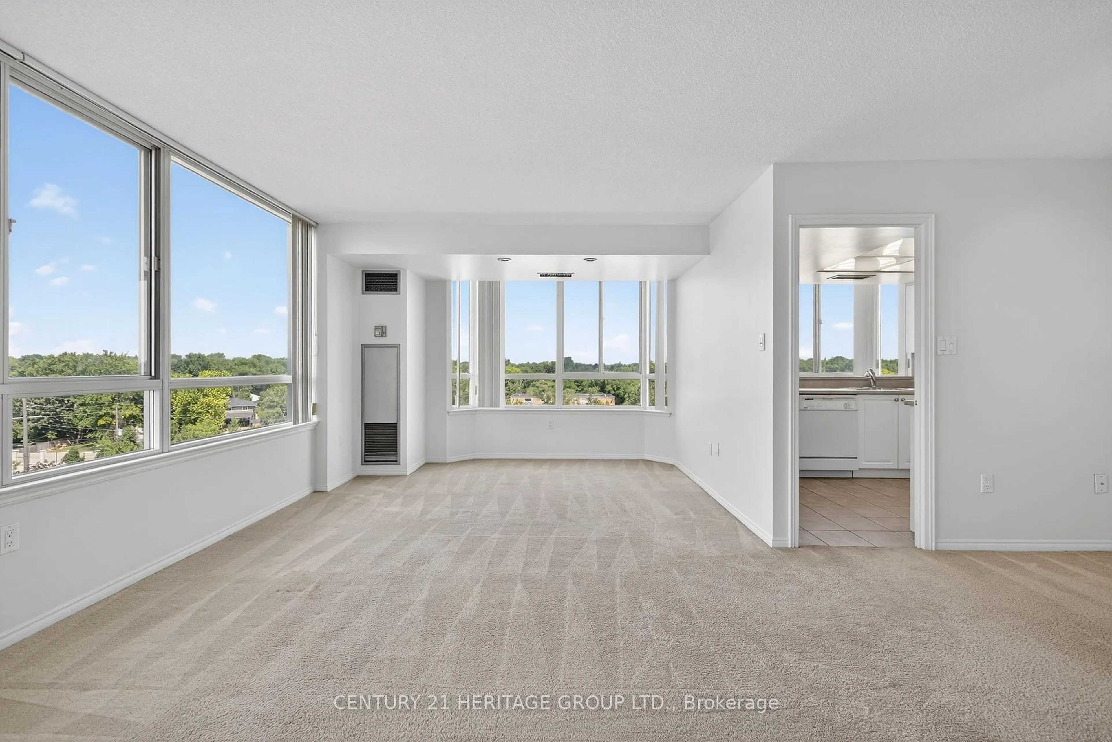 A pic of a room for 270 Davis Dr #1003, Newmarket Ontario L3Y 8K2