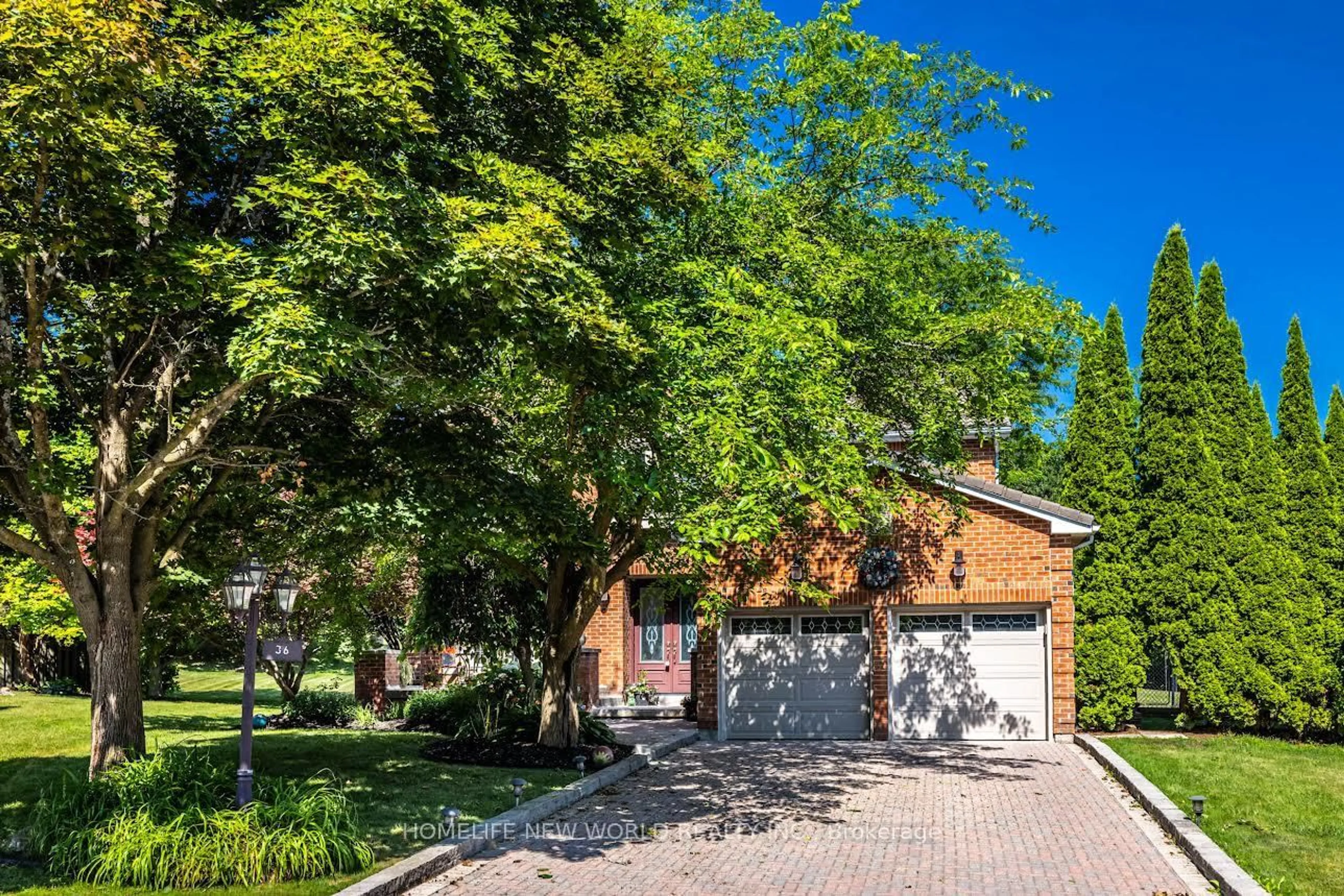 Home with brick exterior material, street for 36 Whitfield Crt, Aurora Ontario L4G 5L7
