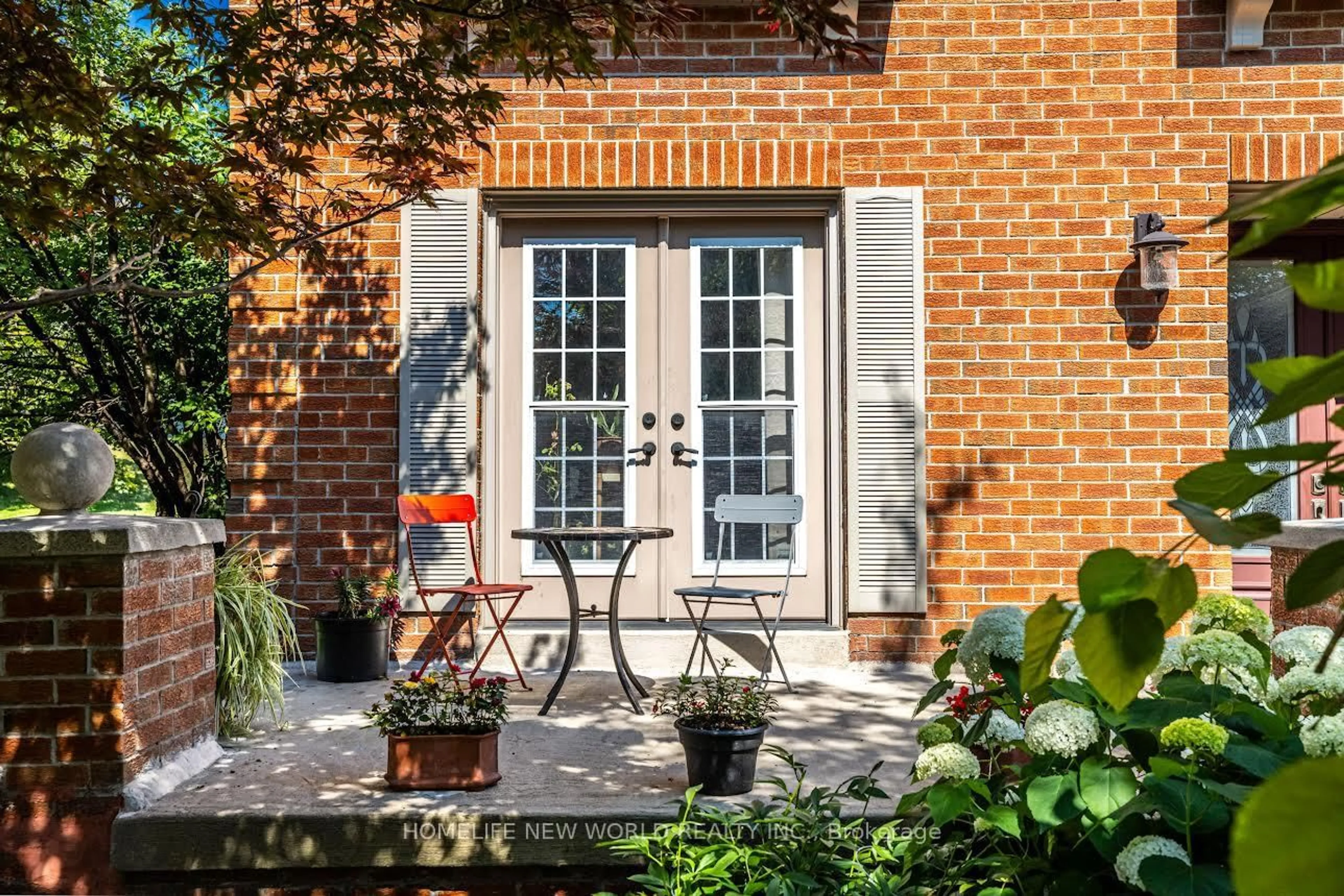 Home with brick exterior material, street for 36 Whitfield Crt, Aurora Ontario L4G 5L7