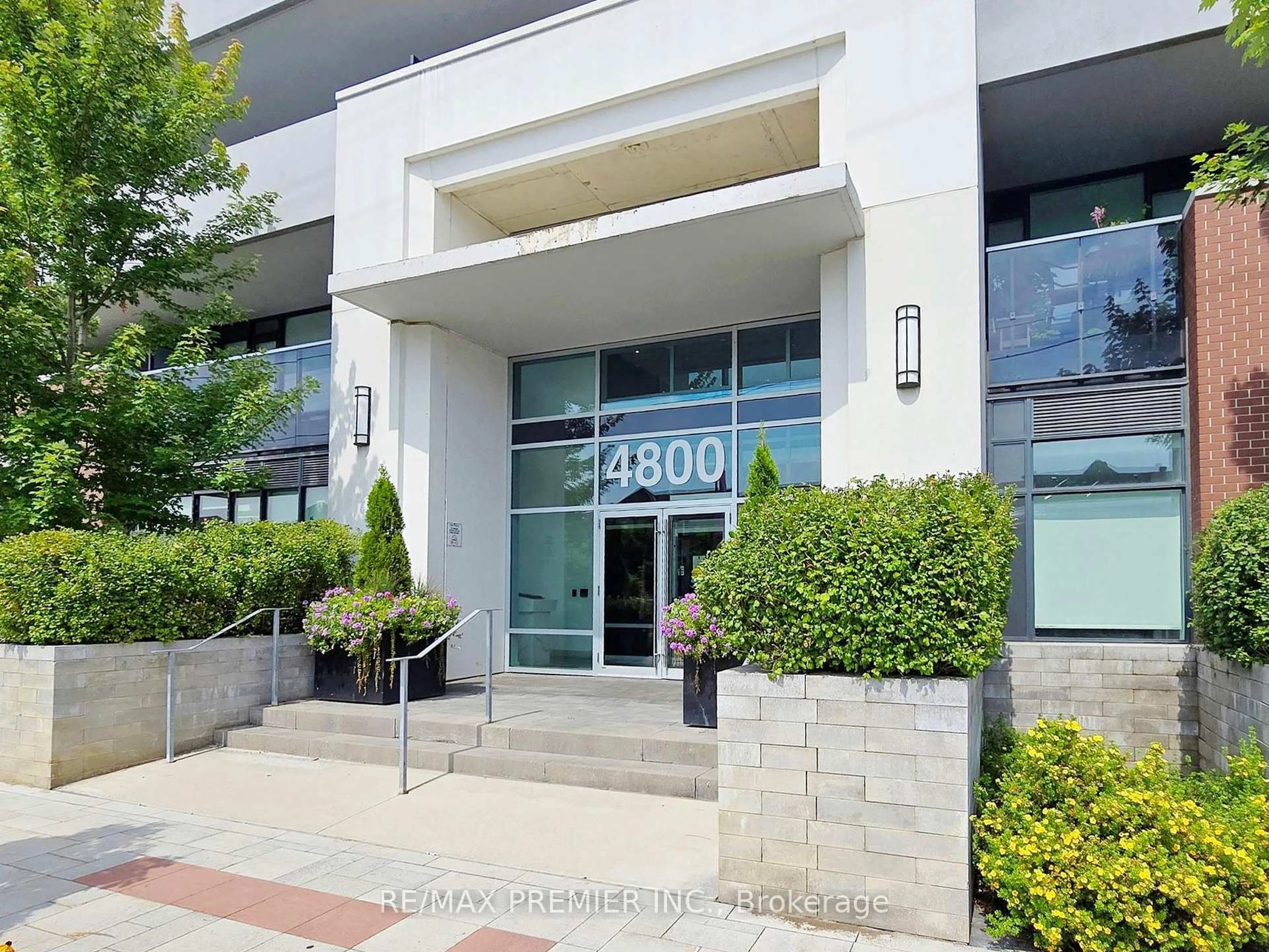 Indoor foyer for 4800 Highway 7 Rd #119, Vaughan Ontario L4L 1H8