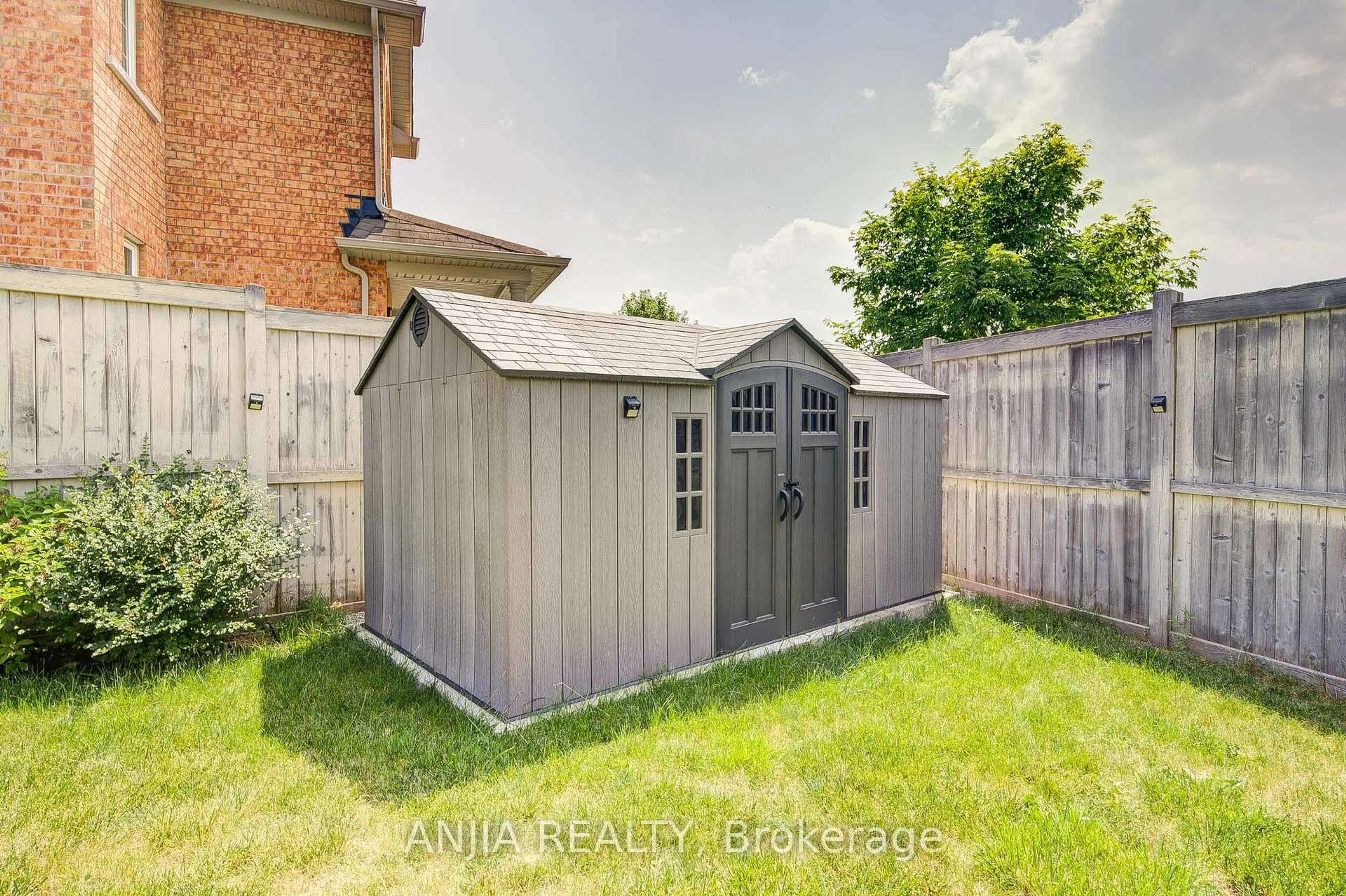 Shed for 203 Richard Underhill Ave, Whitchurch-Stouffville Ontario L4A 0Z4