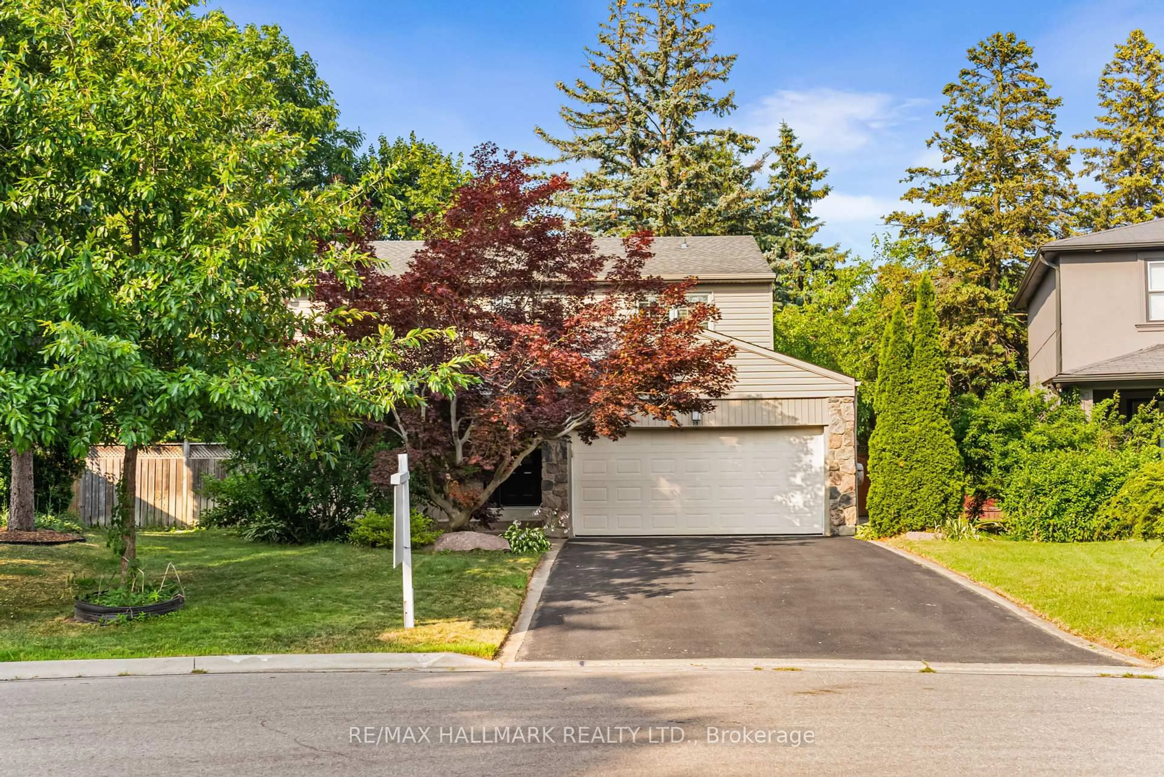 A pic from outside/outdoor area/front of a property/back of a property/a pic from drone, street for 58 Silver Aspen Dr, Markham Ontario L3T 3T2