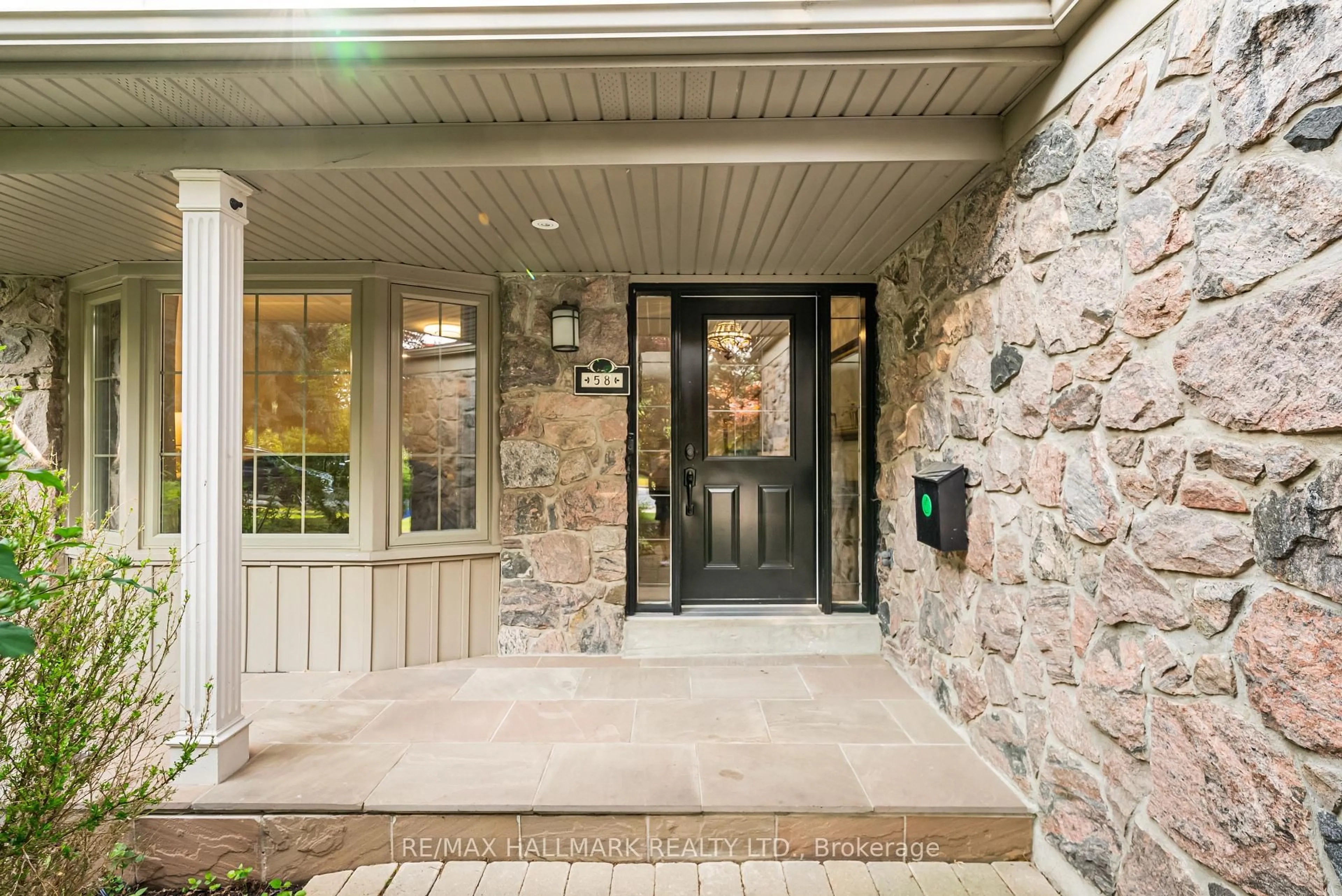 Indoor entryway for 58 Silver Aspen Dr, Markham Ontario L3T 3T2