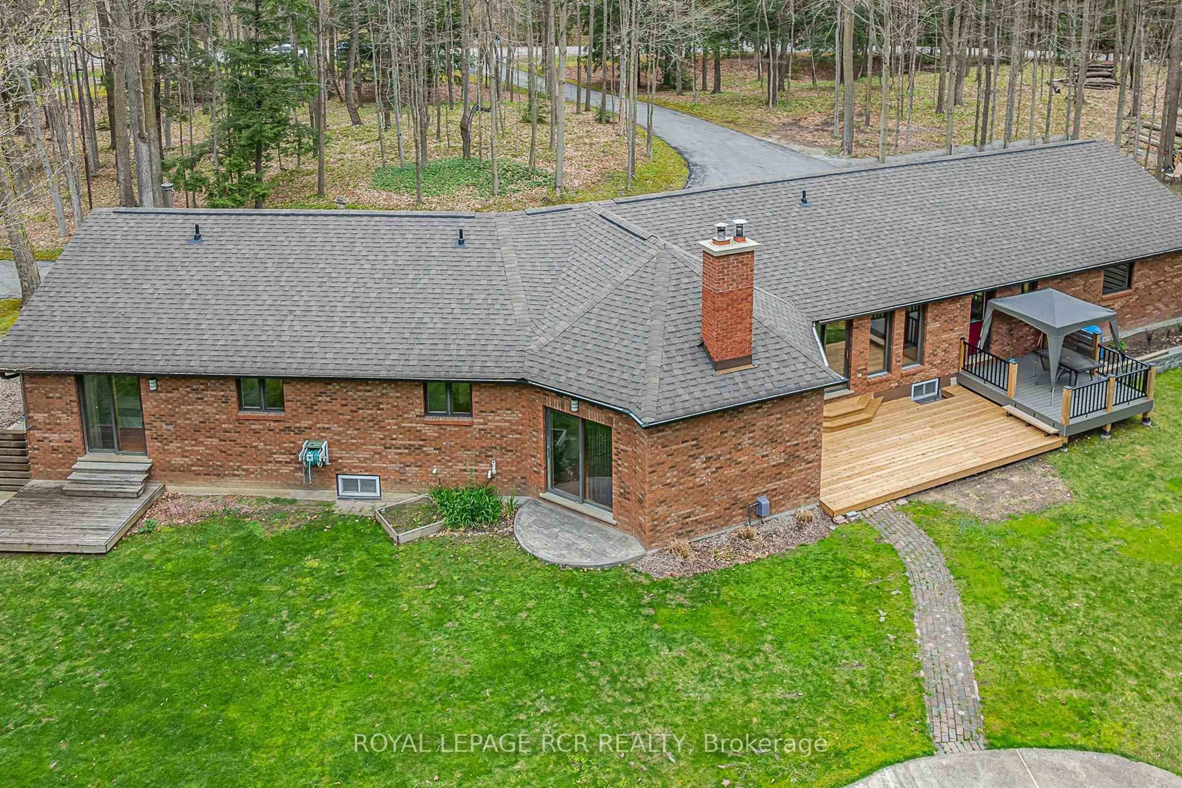 A pic from outside/outdoor area/front of a property/back of a property/a pic from drone, forest/trees view for 1 Beech Tree Lane, Whitchurch-Stouffville Ontario L4A 7X4