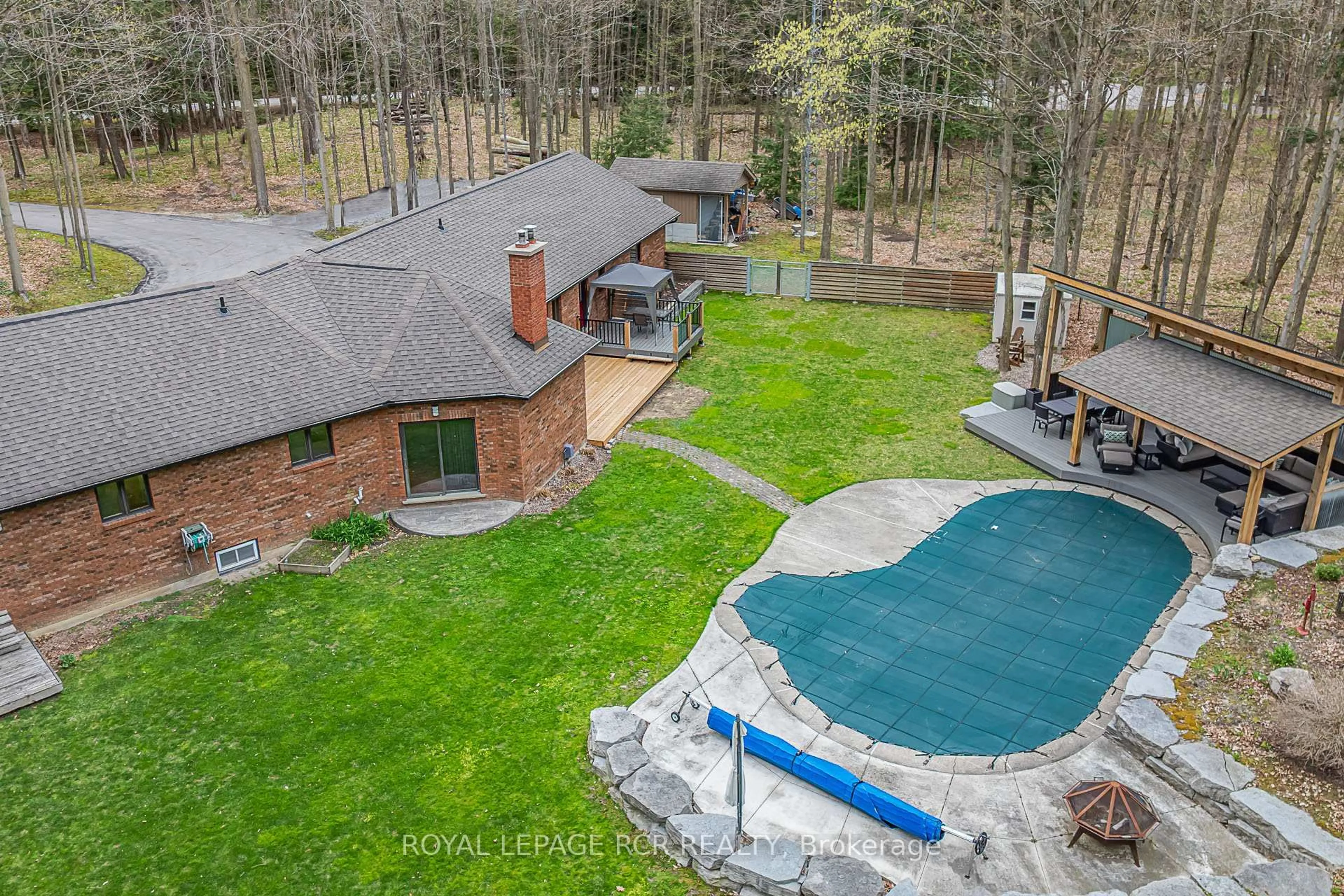 A pic from outside/outdoor area/front of a property/back of a property/a pic from drone, water/lake/river/ocean view for 1 Beech Tree Lane, Whitchurch-Stouffville Ontario L4A 7X4